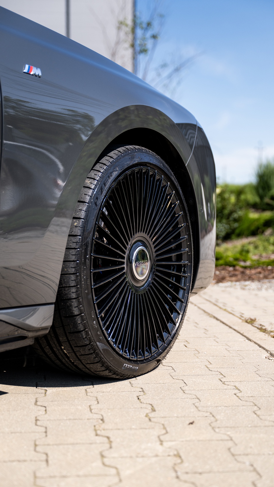 BMW i7