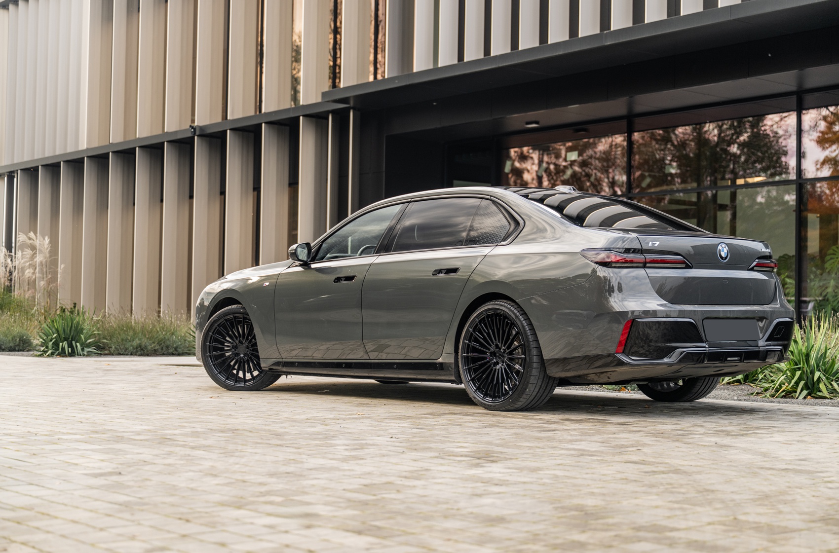 BMW i7