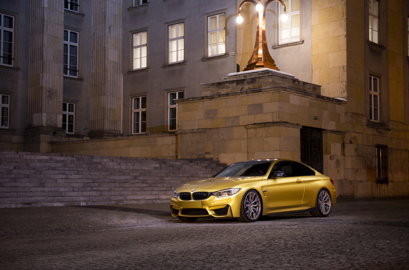 BMW 4 Series / M4