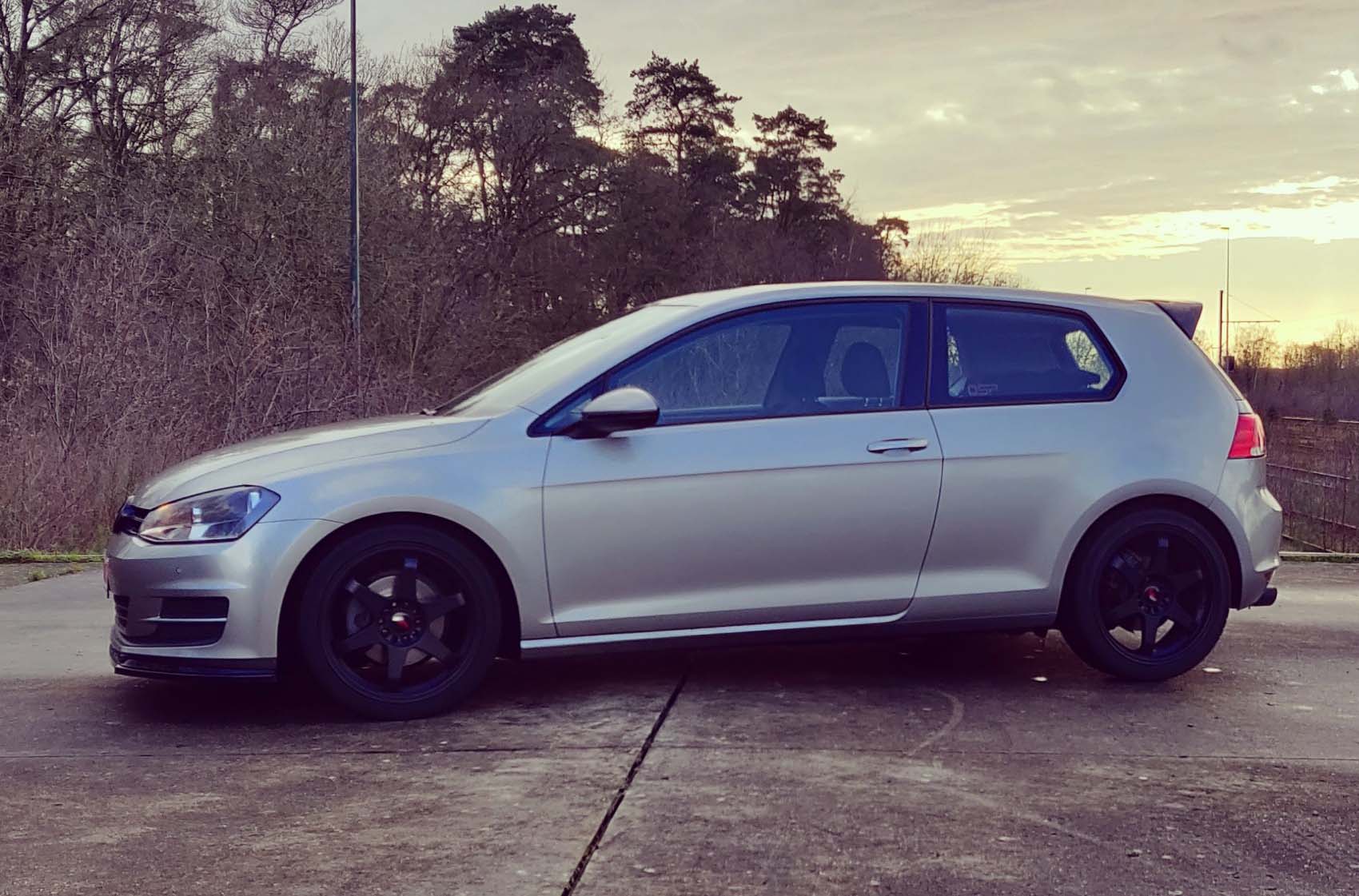 Volkswagen Golf / R / GTI
