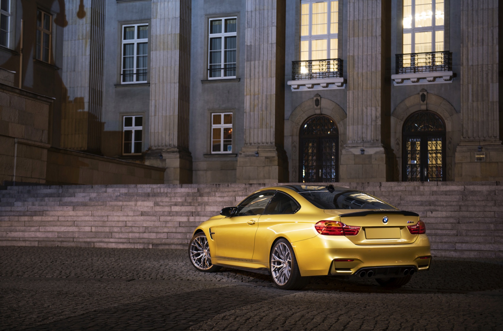 BMW 4 Series / M4