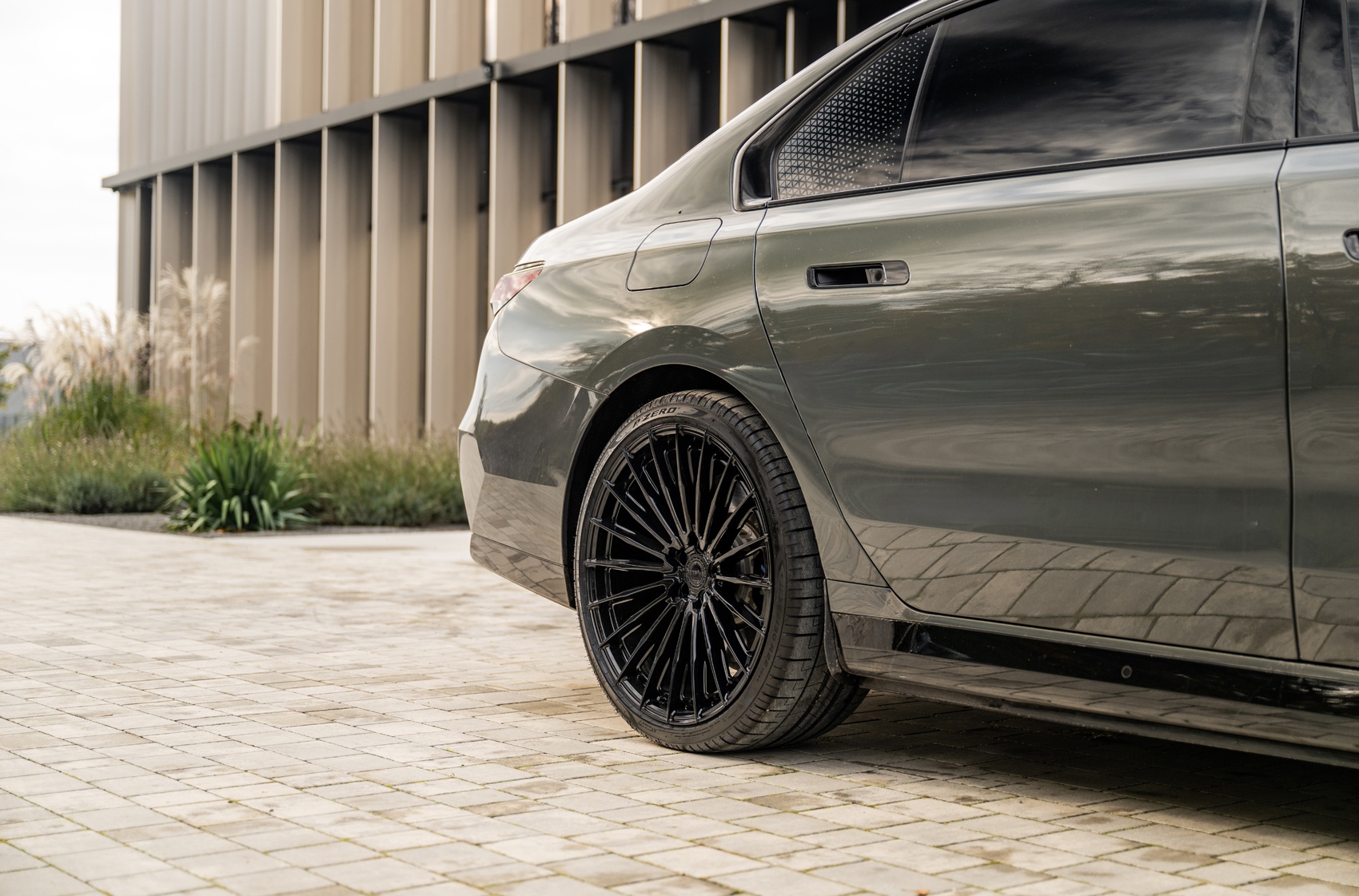BMW i7