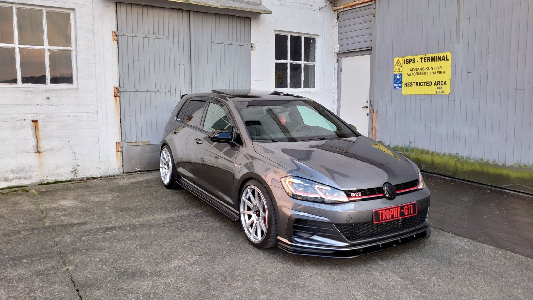 Volkswagen Golf / R / GTI