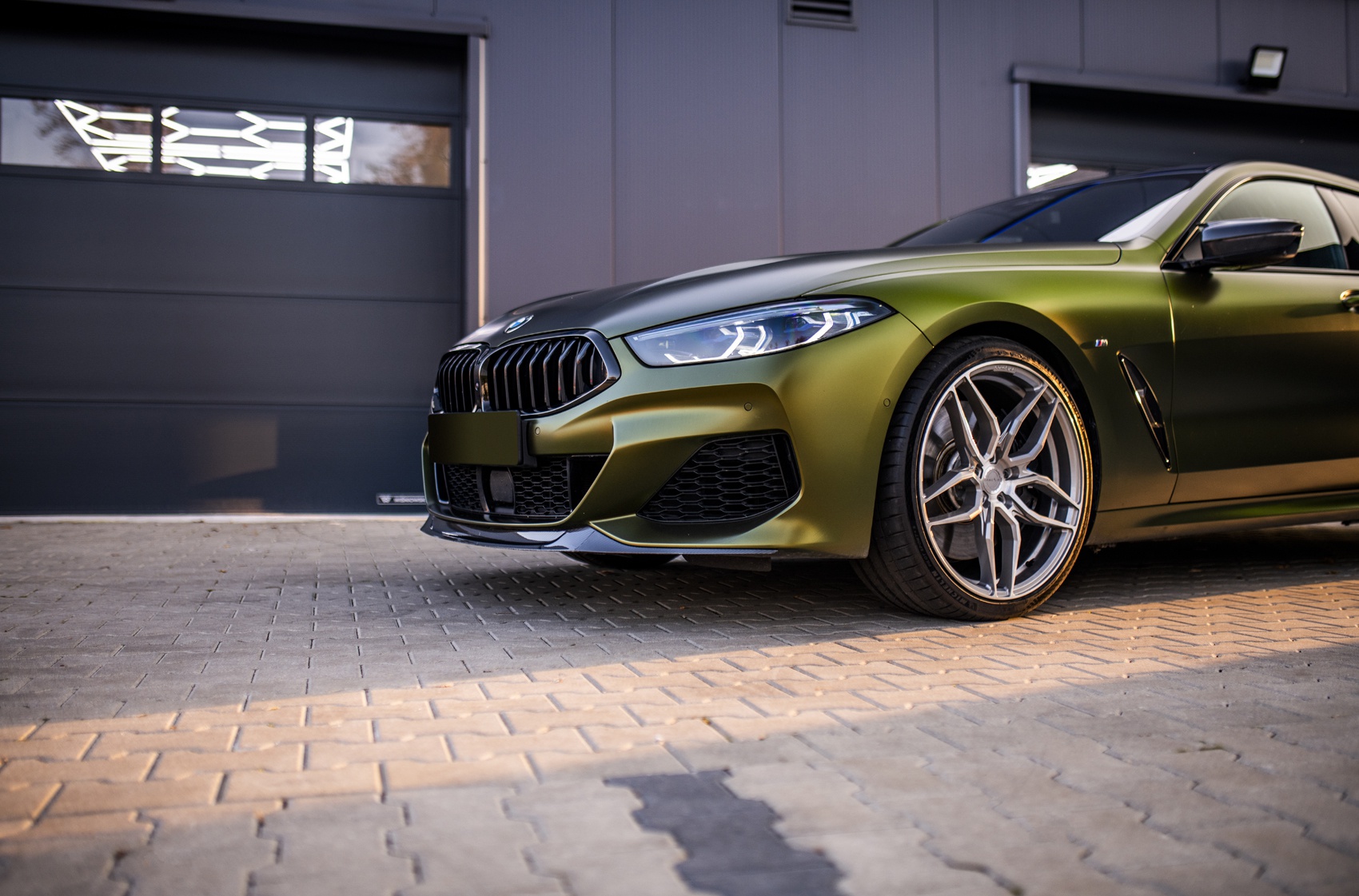 BMW 8 Series / M8