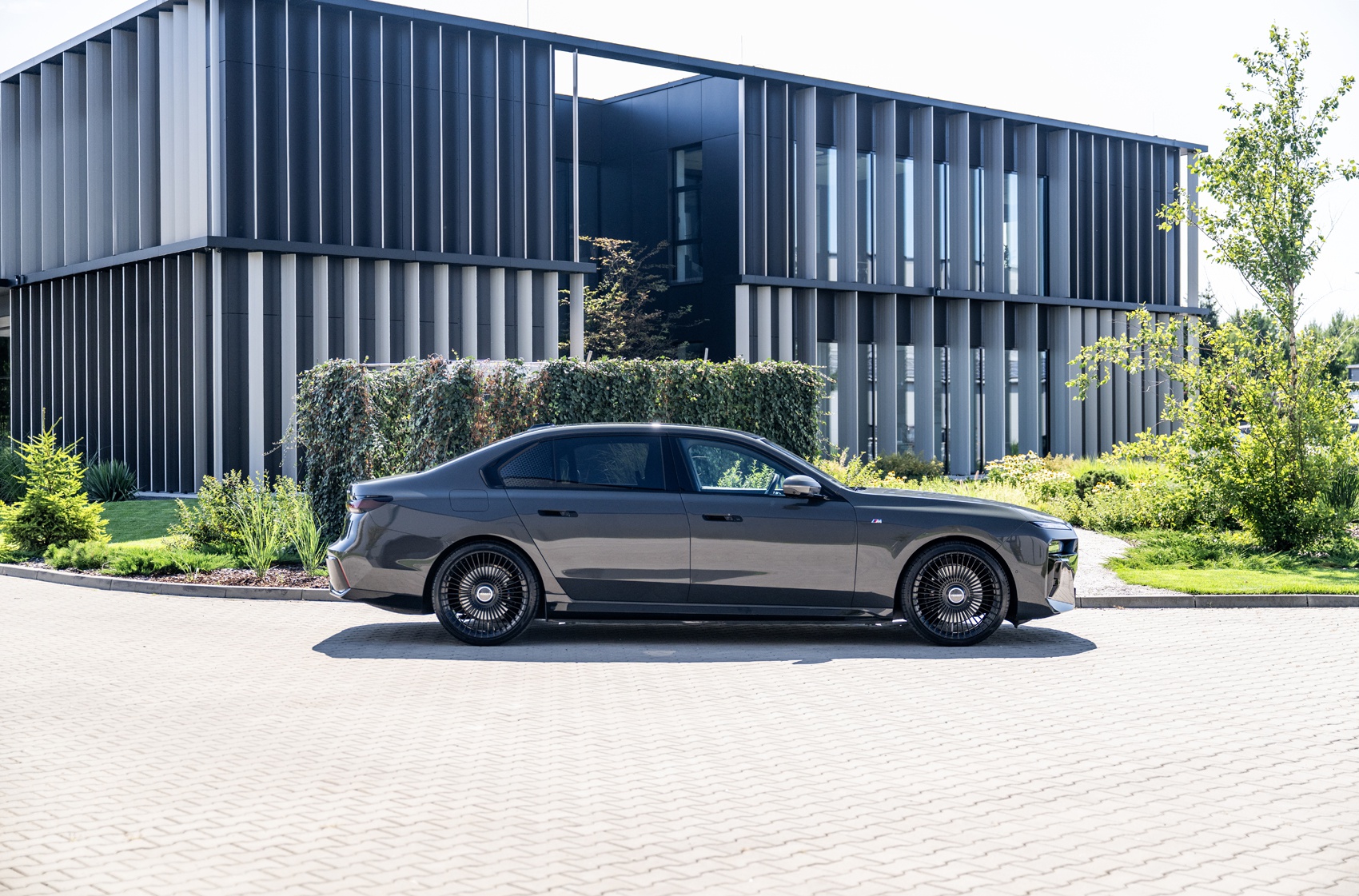 BMW i7