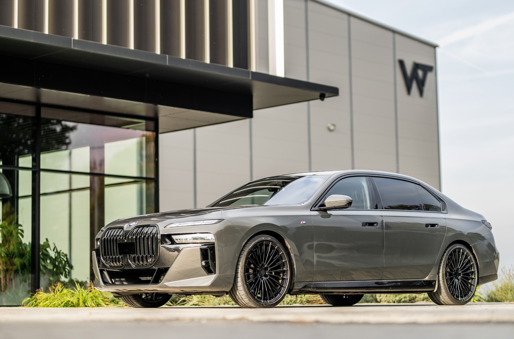 BMW i7