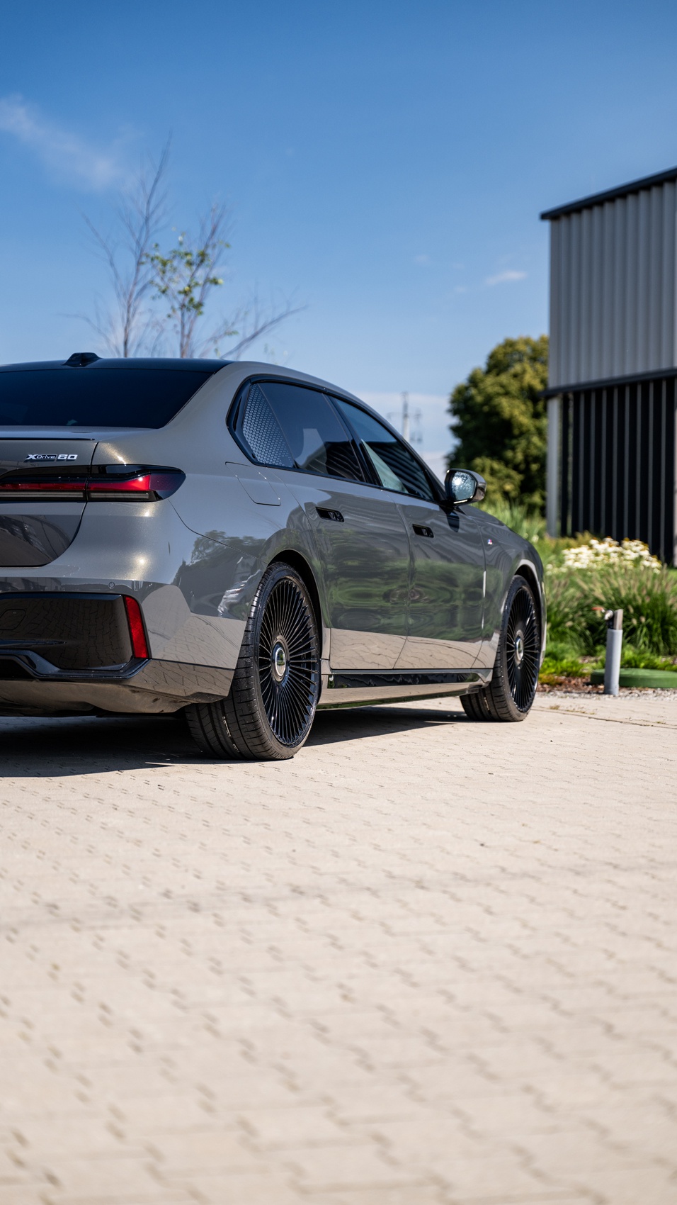 BMW i7