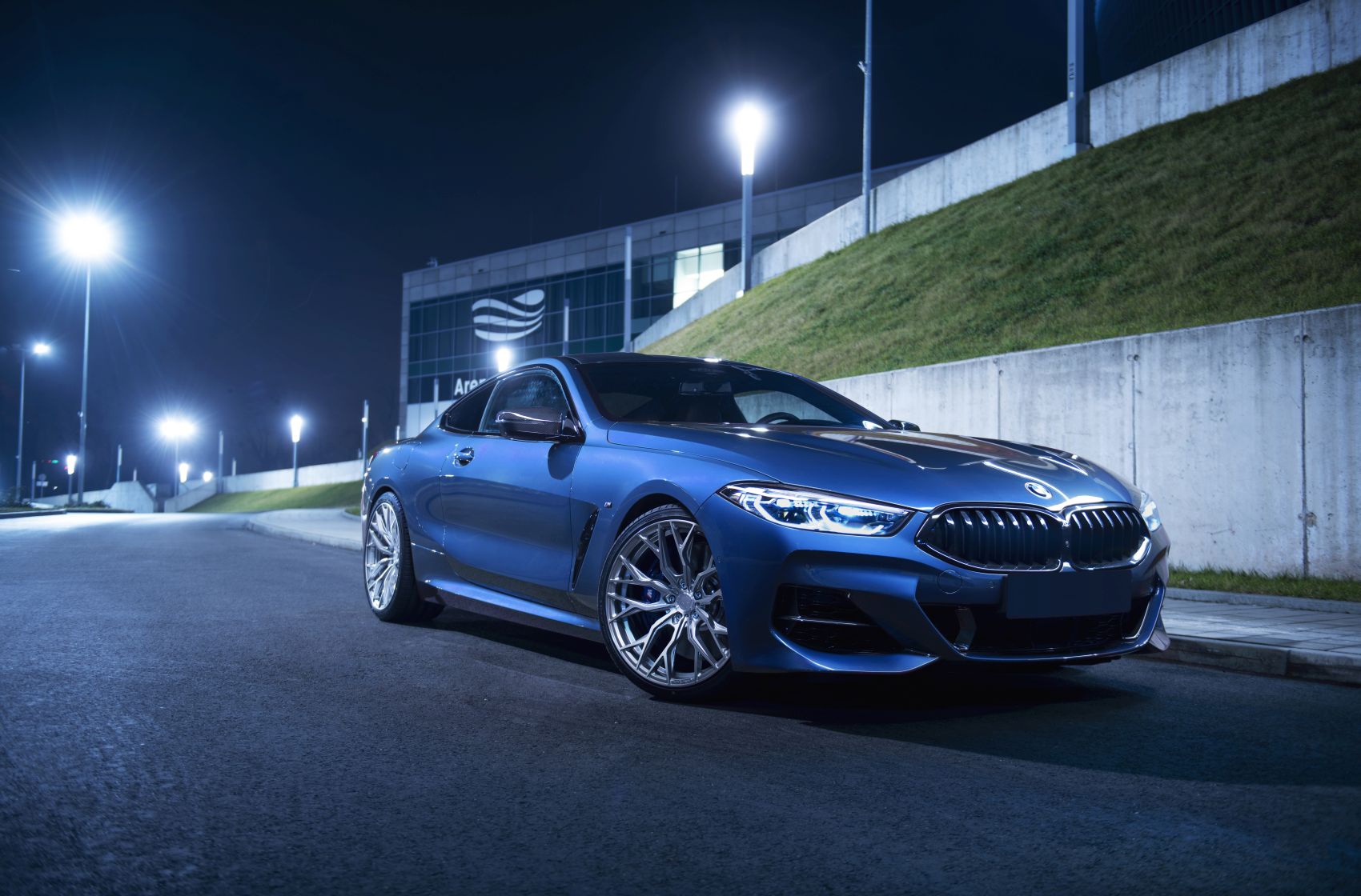 BMW 8 Series / M8