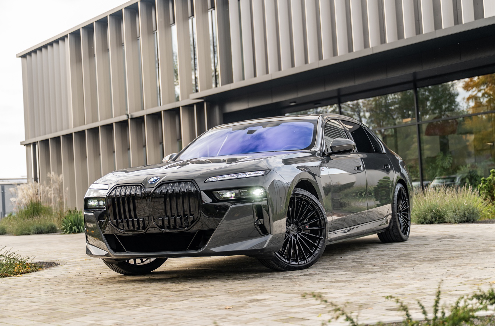 BMW i7