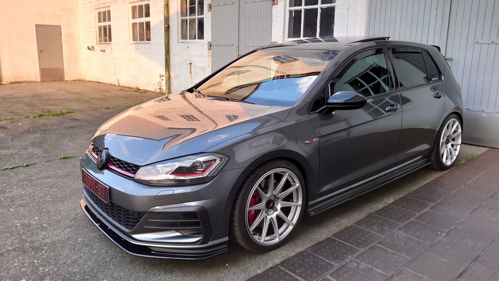 Volkswagen Golf / R / GTI
