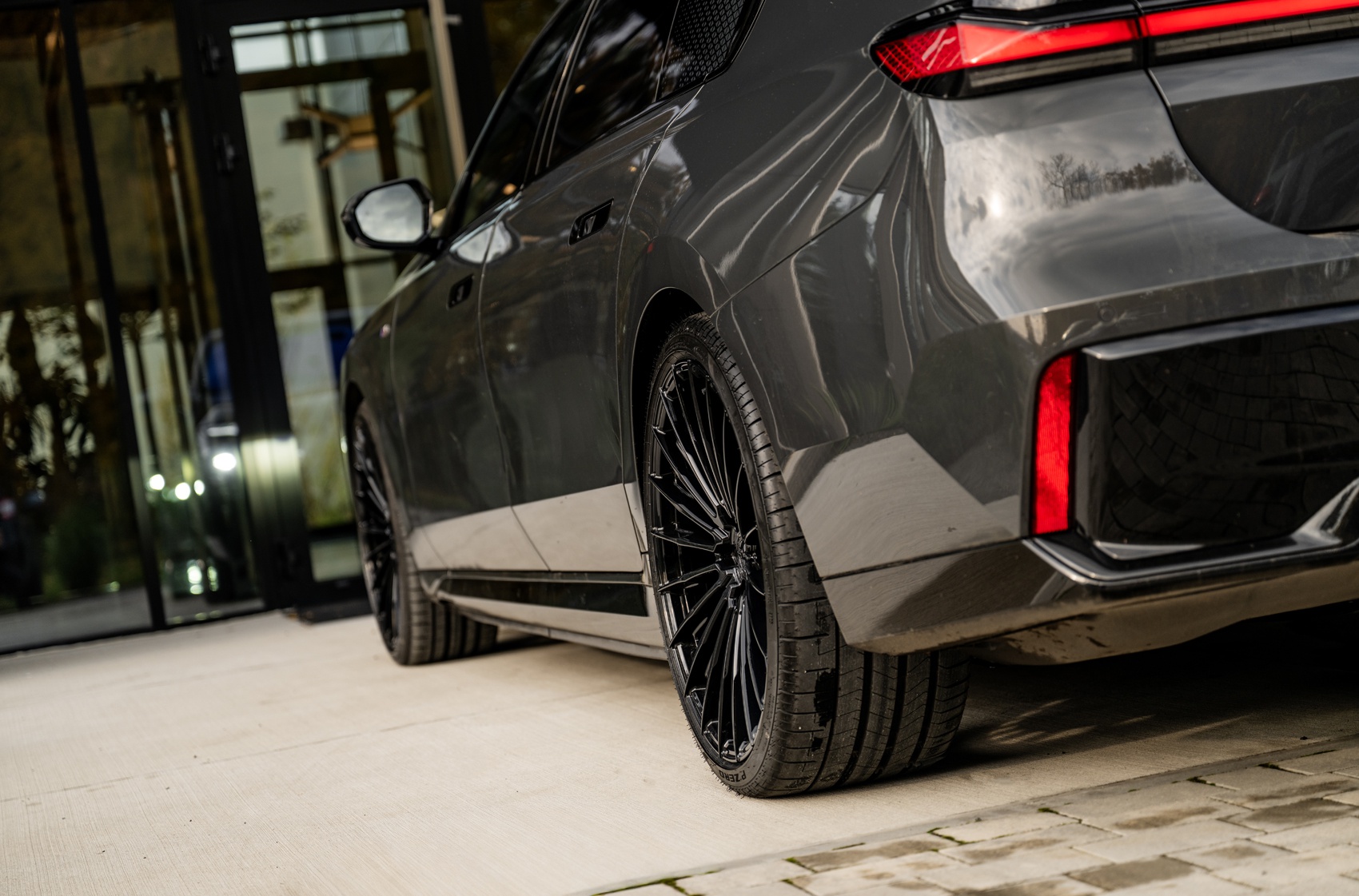 BMW i7