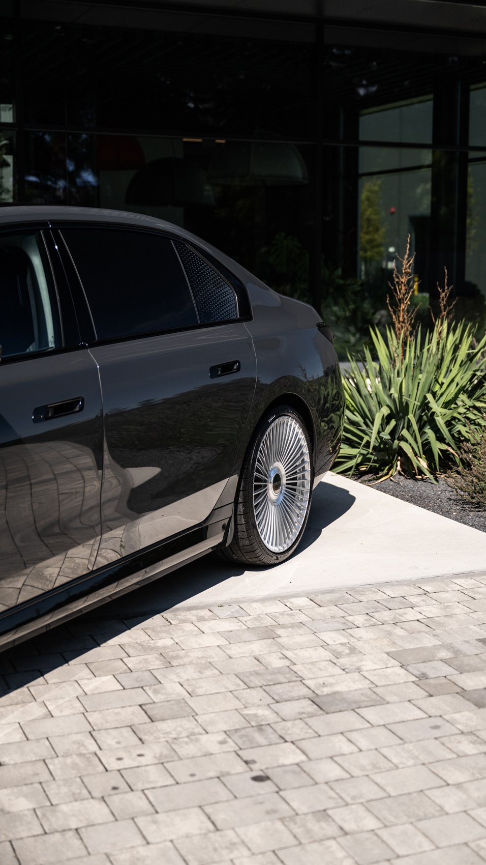 BMW i7