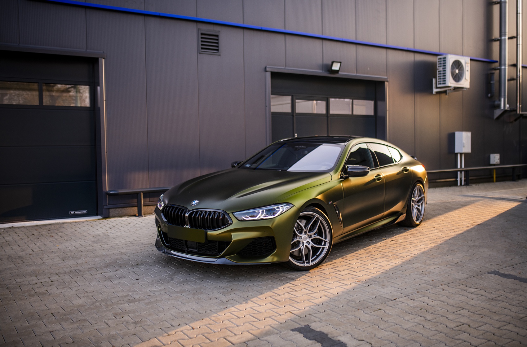 BMW 8 Series / M8