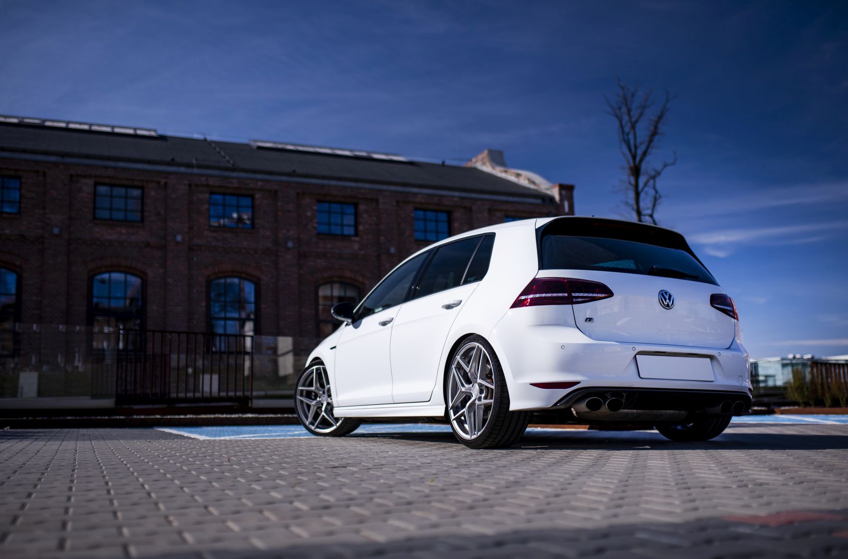 Volkswagen Golf / R / GTI