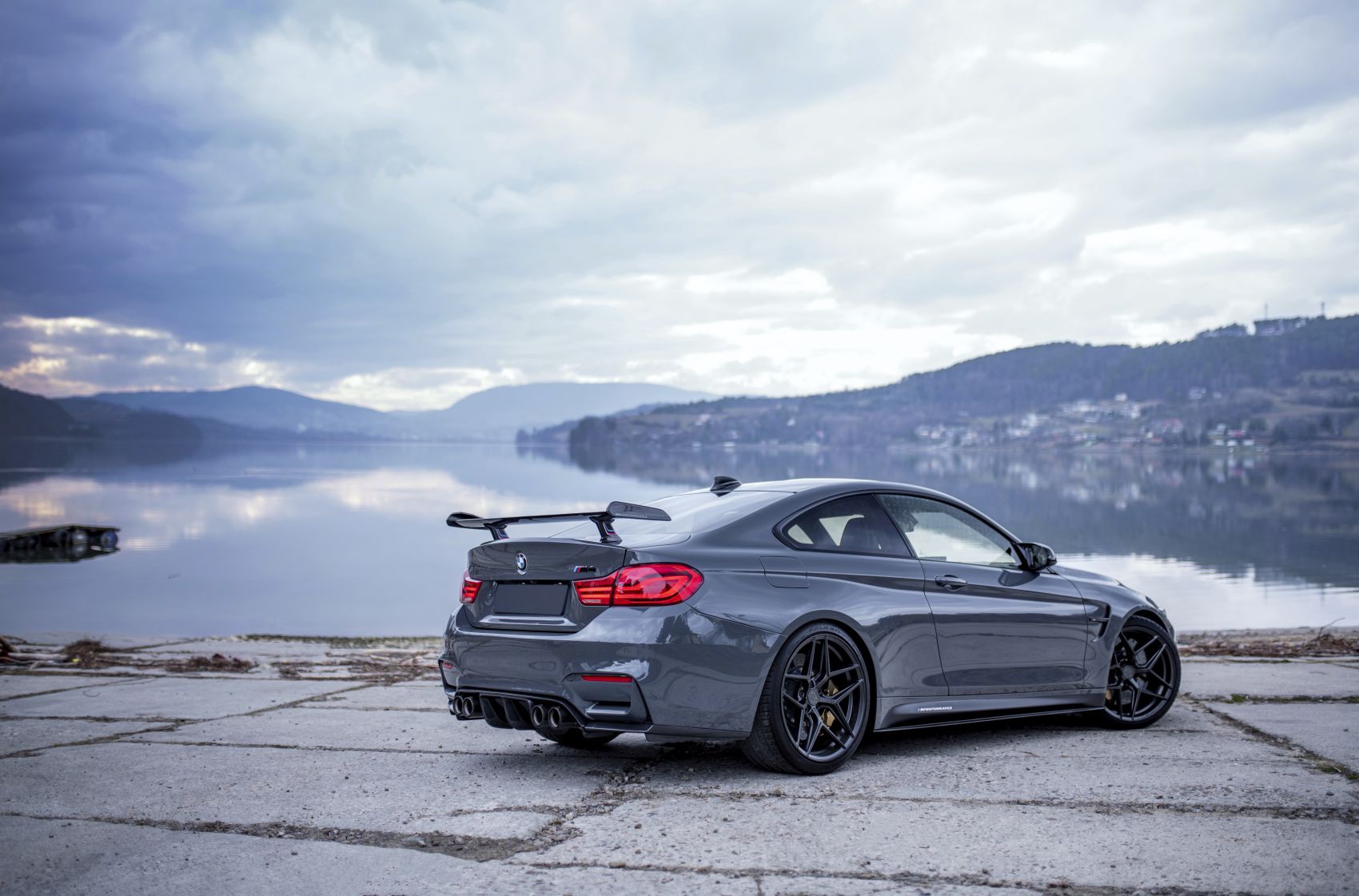 BMW 4 Series / M4