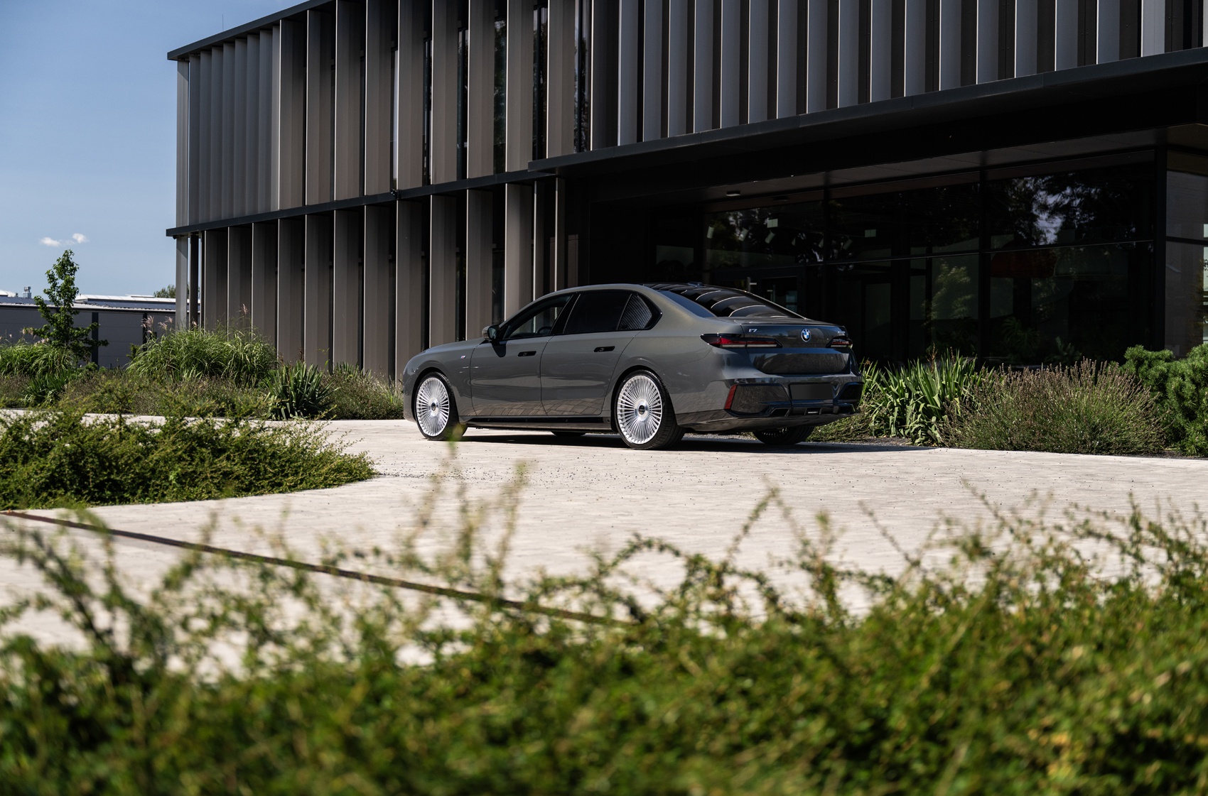 BMW i7