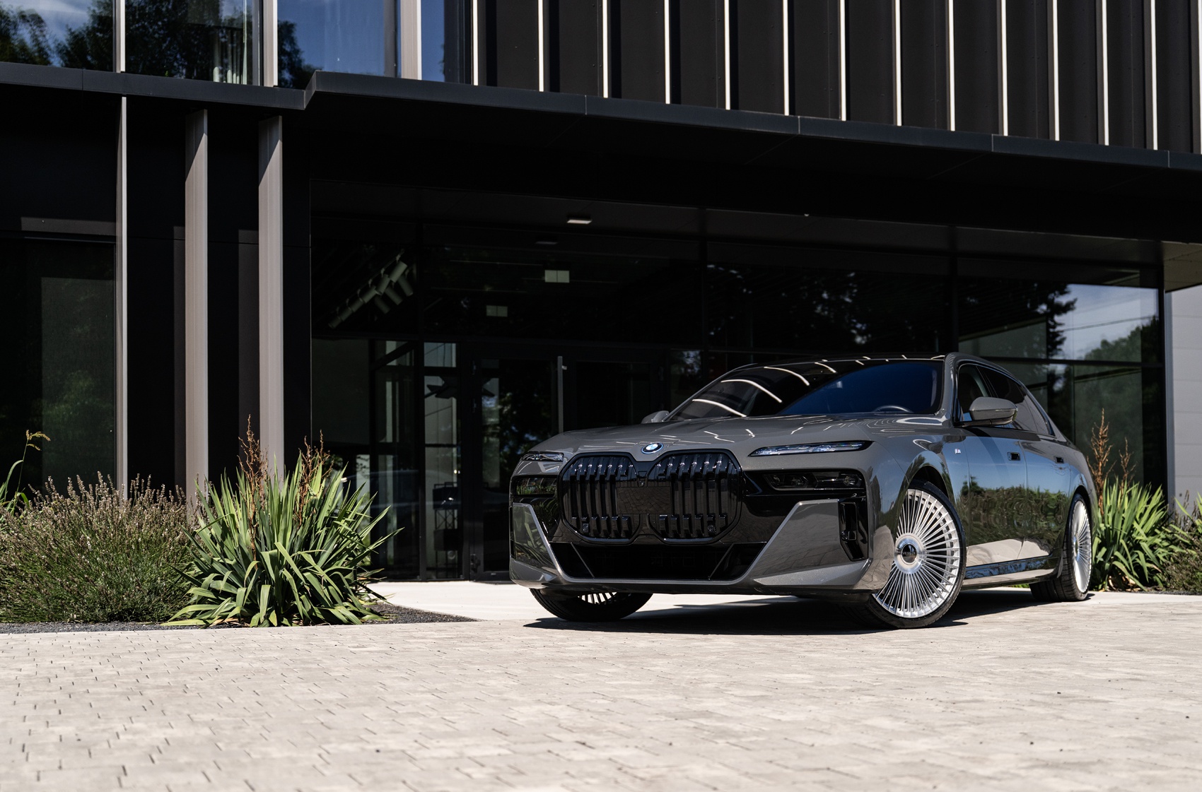 BMW i7
