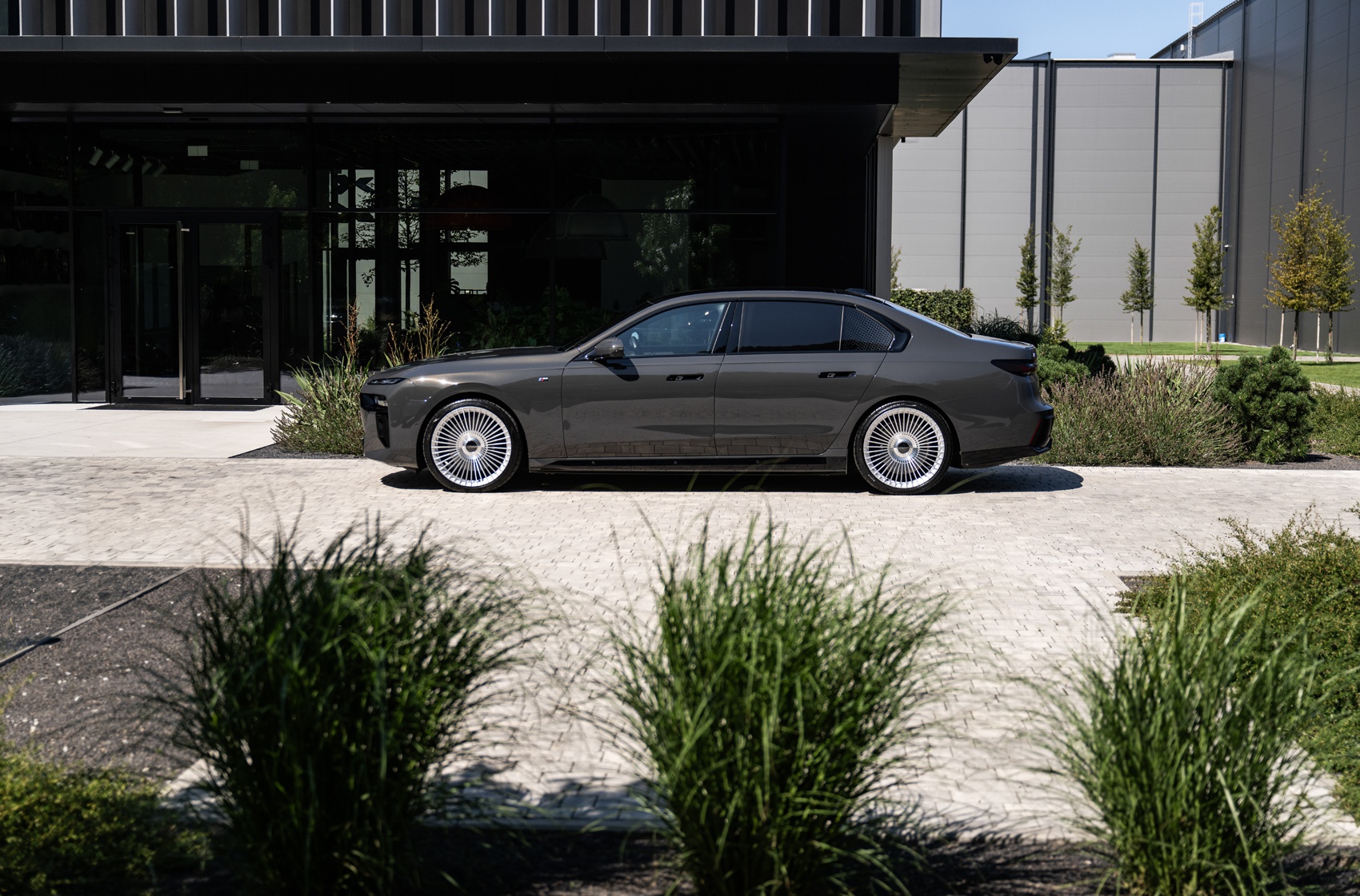 BMW i7