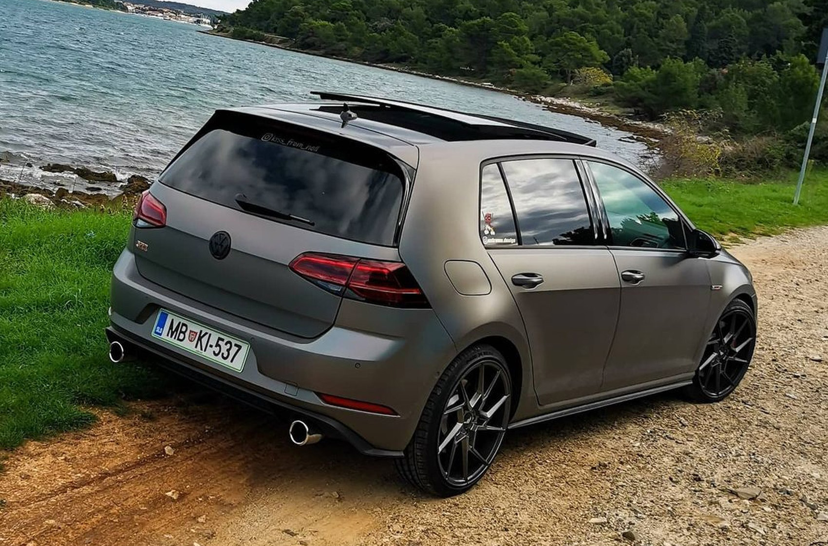 Volkswagen Golf / R / GTI