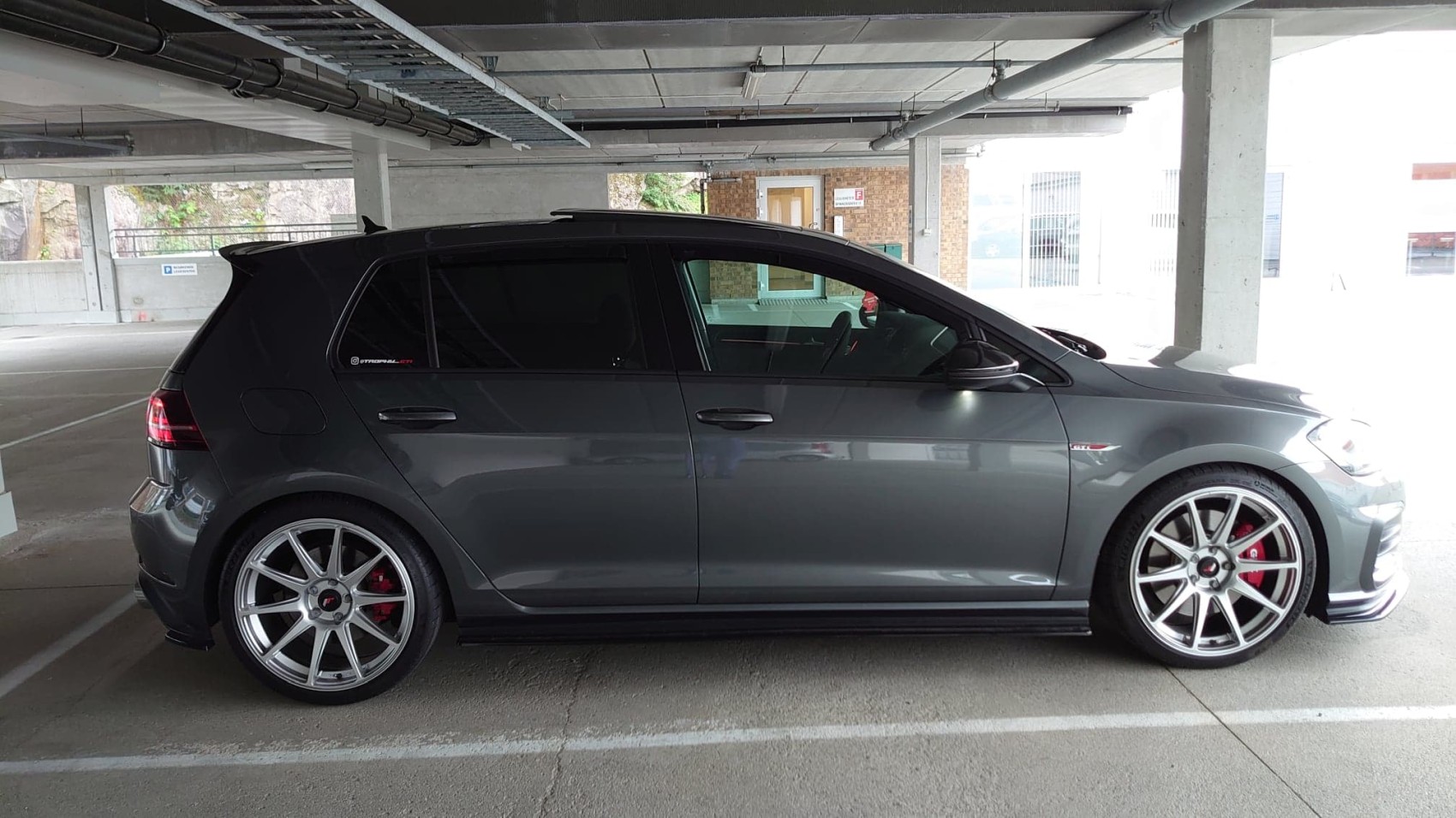 Volkswagen Golf / R / GTI
