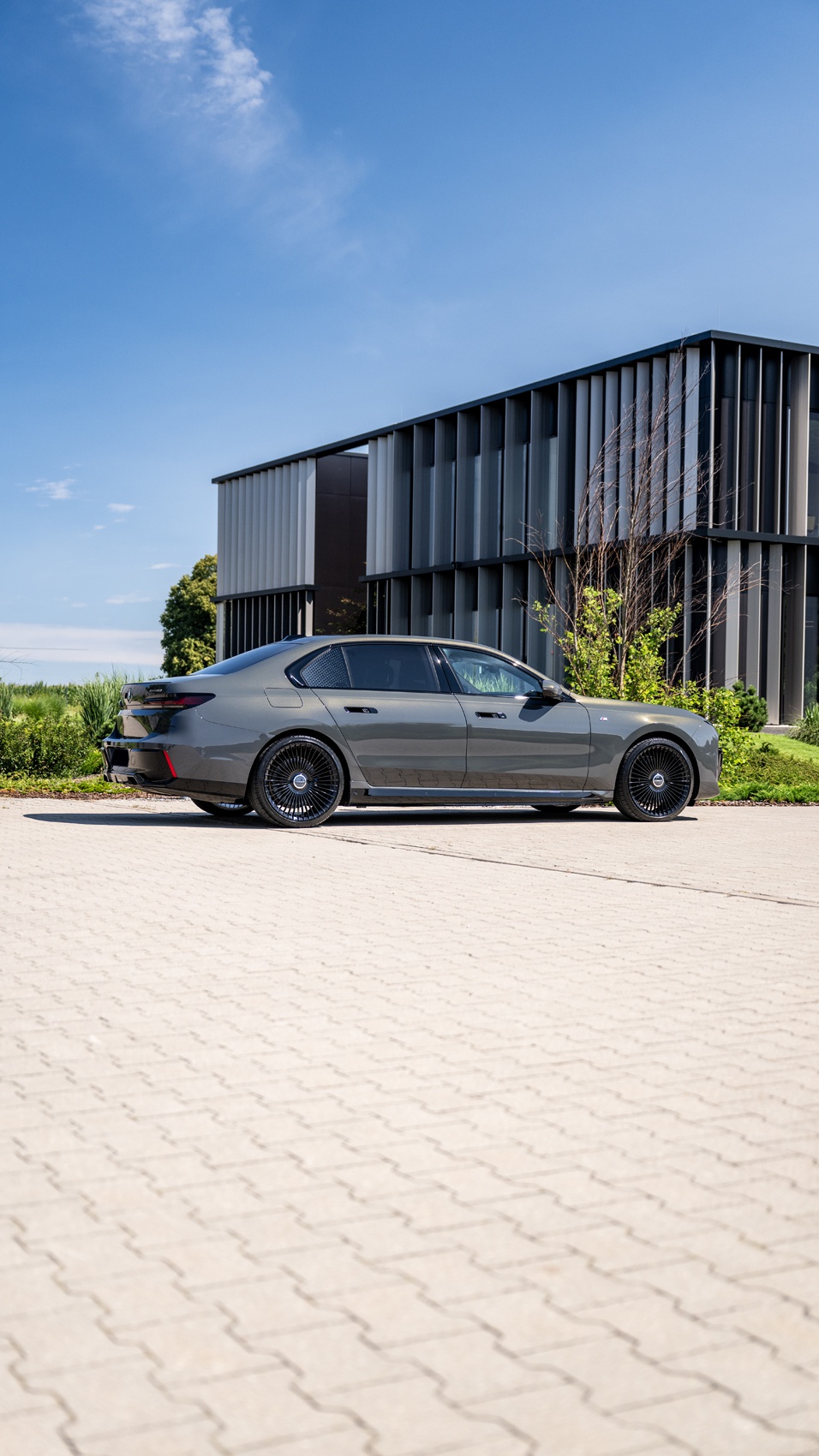 BMW i7