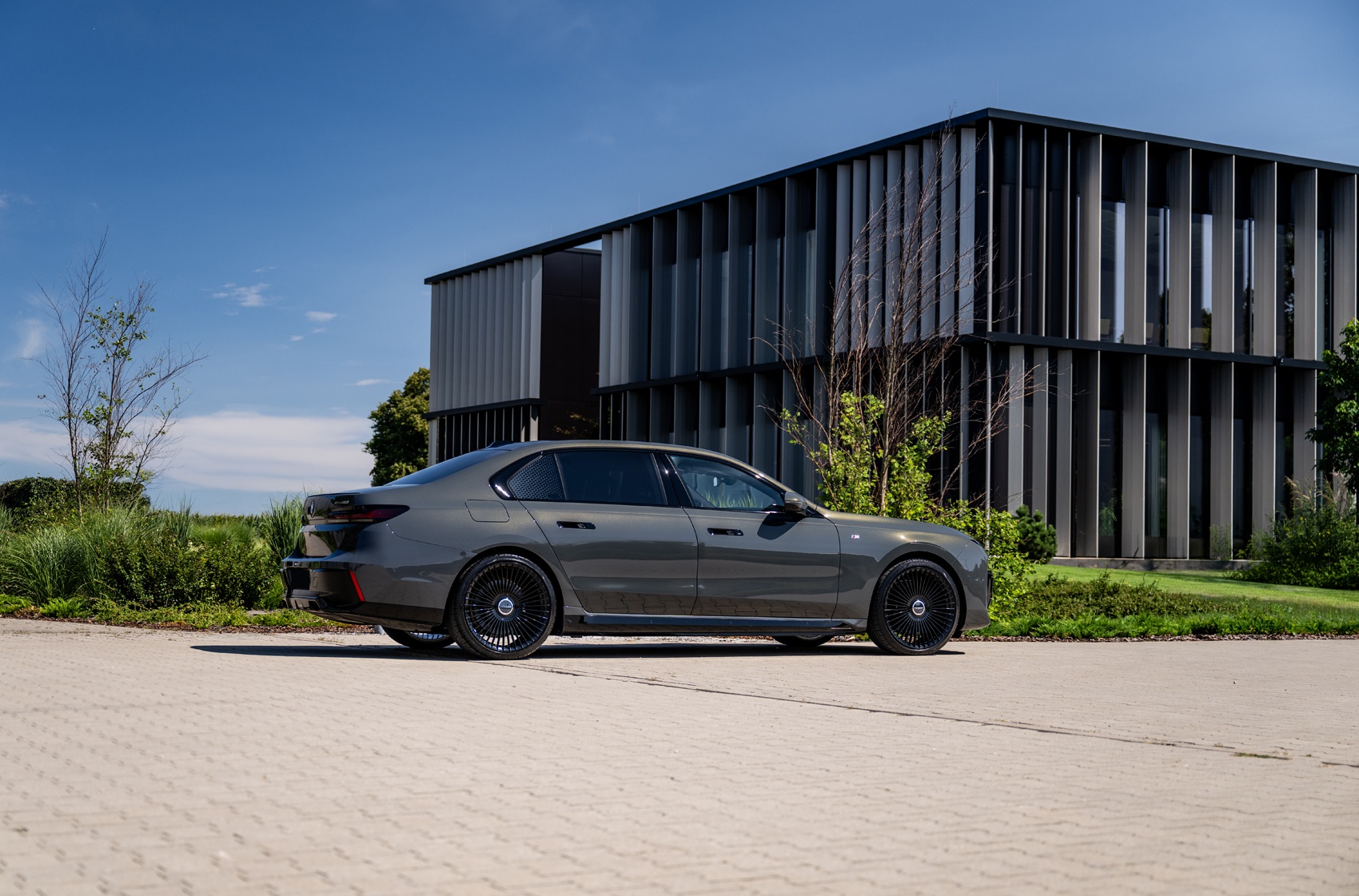 BMW i7