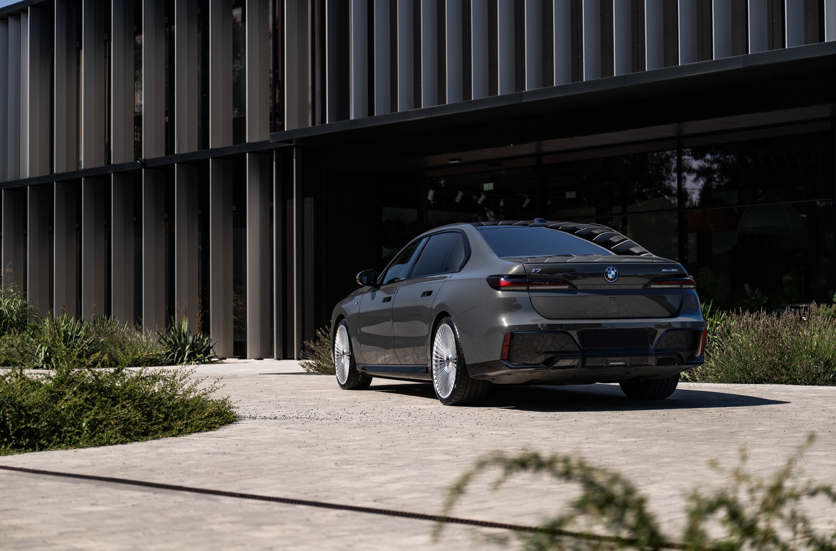 BMW i7