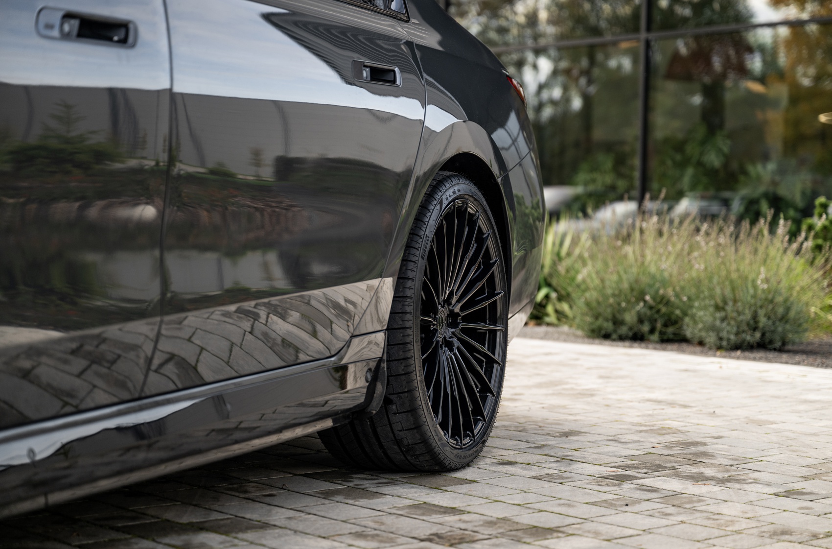 BMW i7