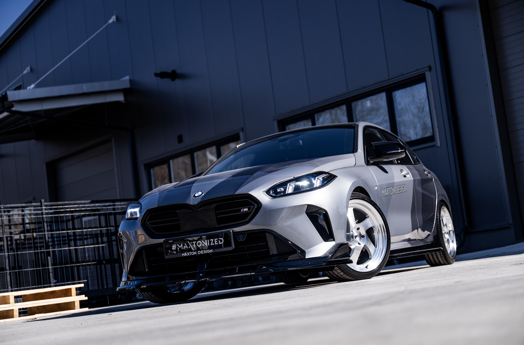 japan-racing-jr15-2433-01