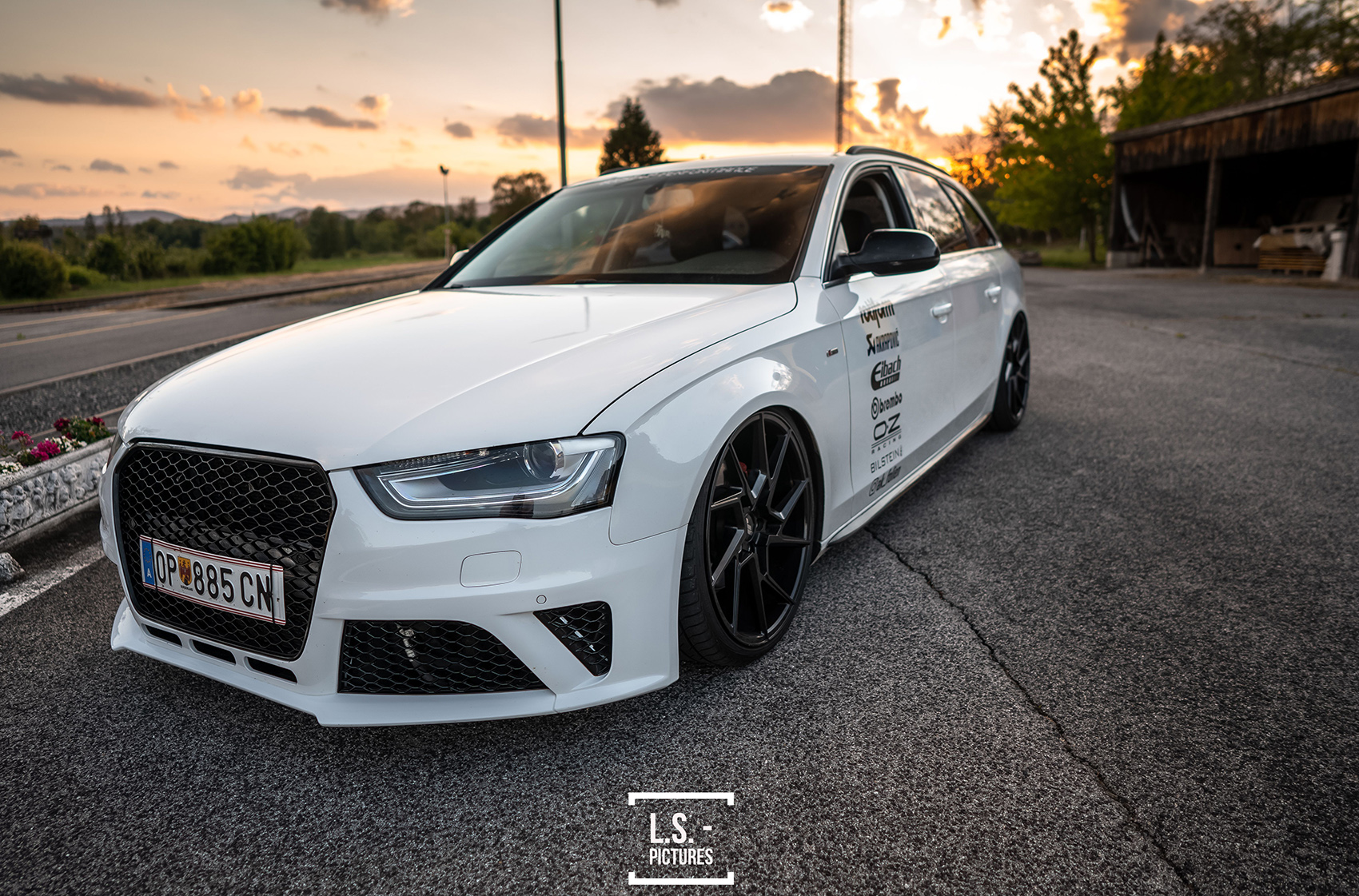 japan-racing-jr33-156-01