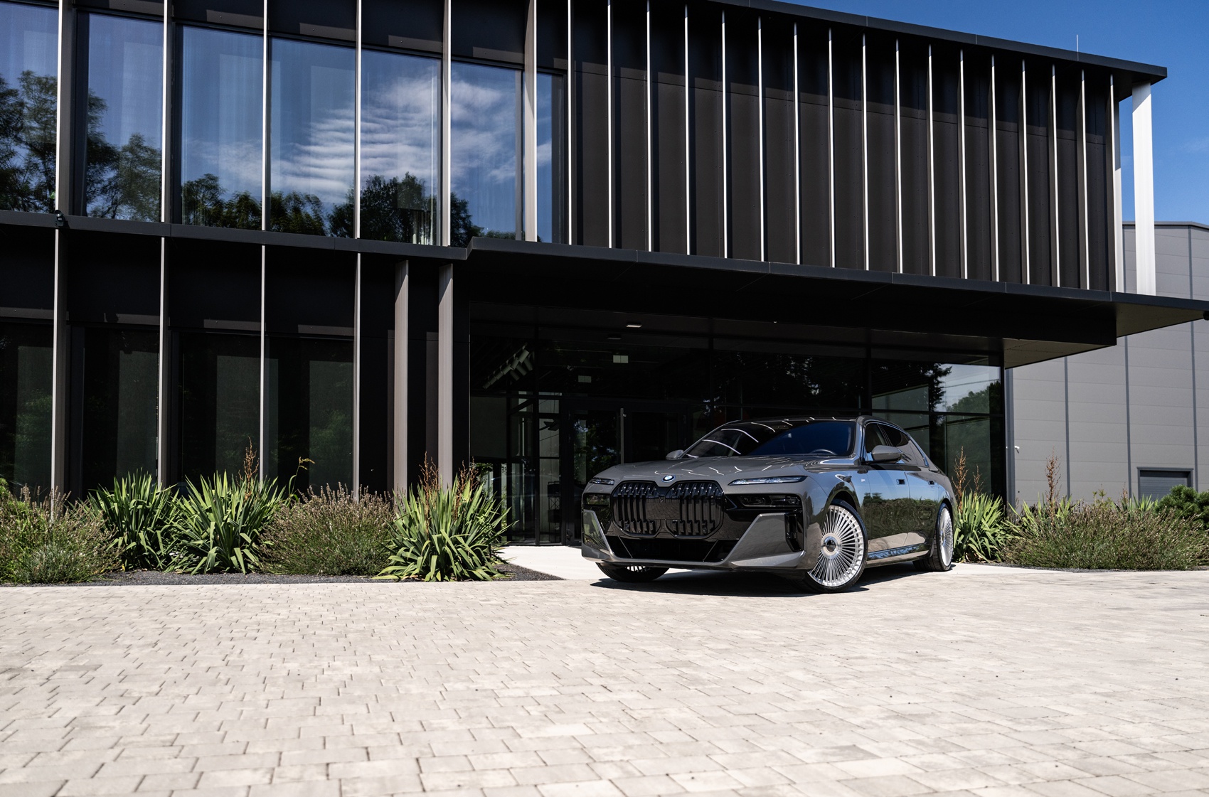BMW i7
