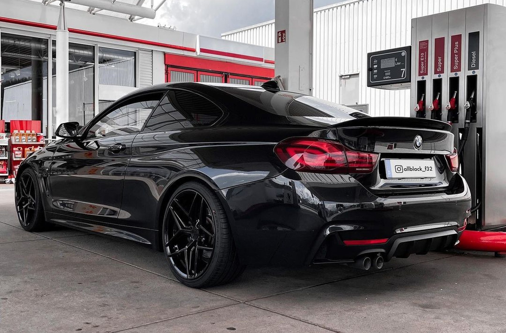 BMW 4 Series / M4