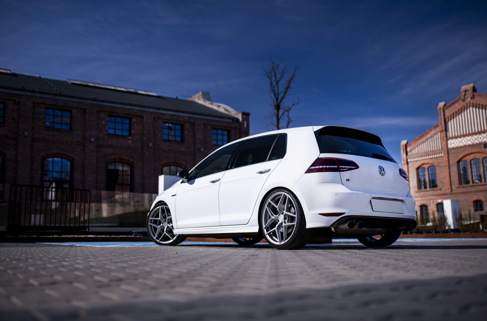 Volkswagen Golf / R / GTI
