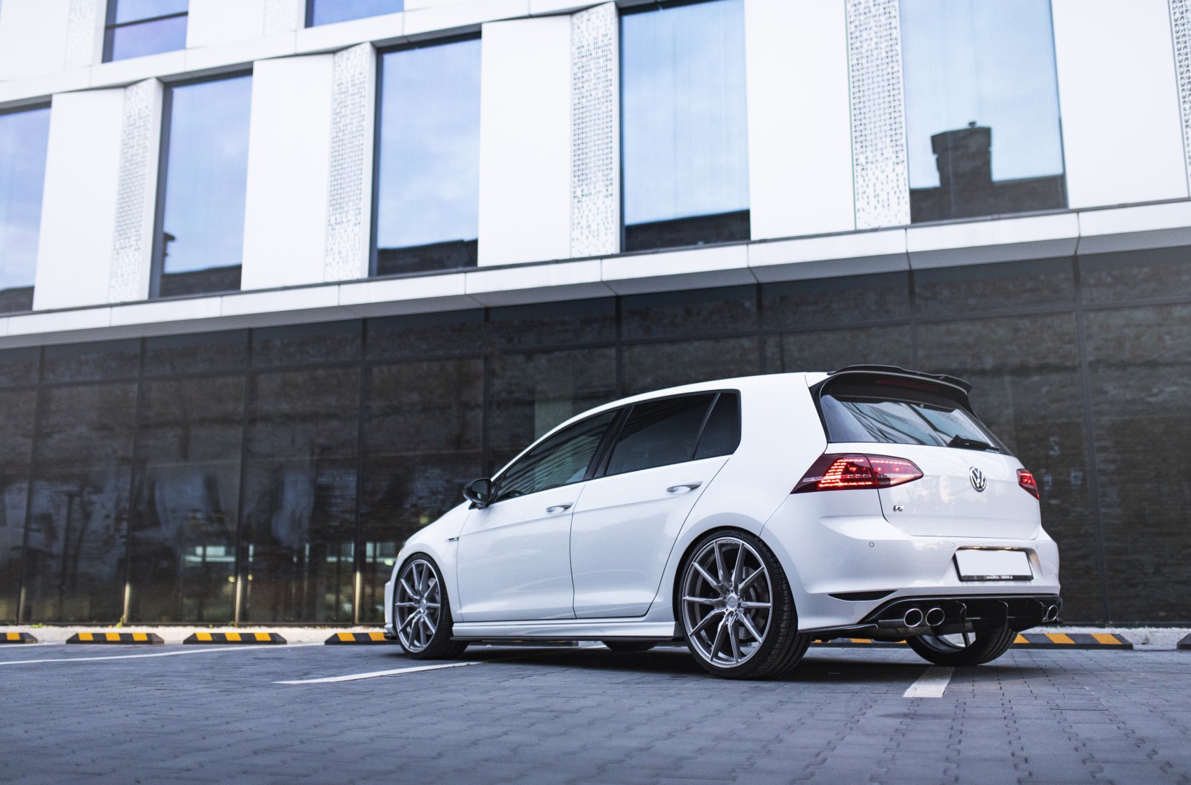 Volkswagen Golf / R / GTI