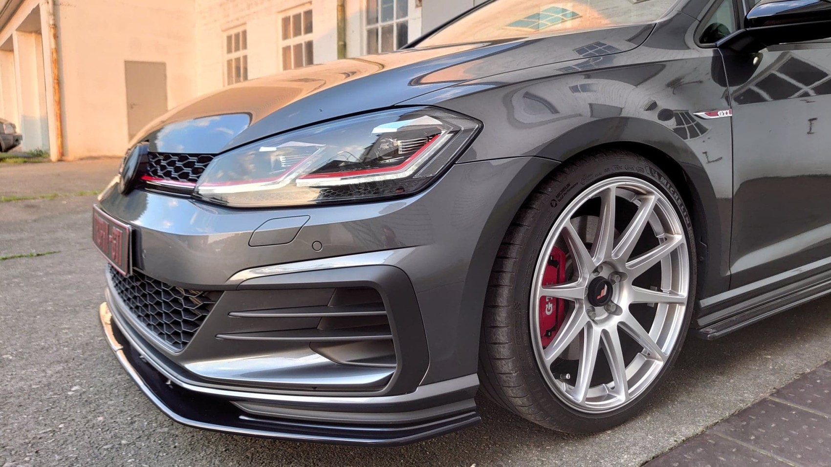 Volkswagen Golf / R / GTI