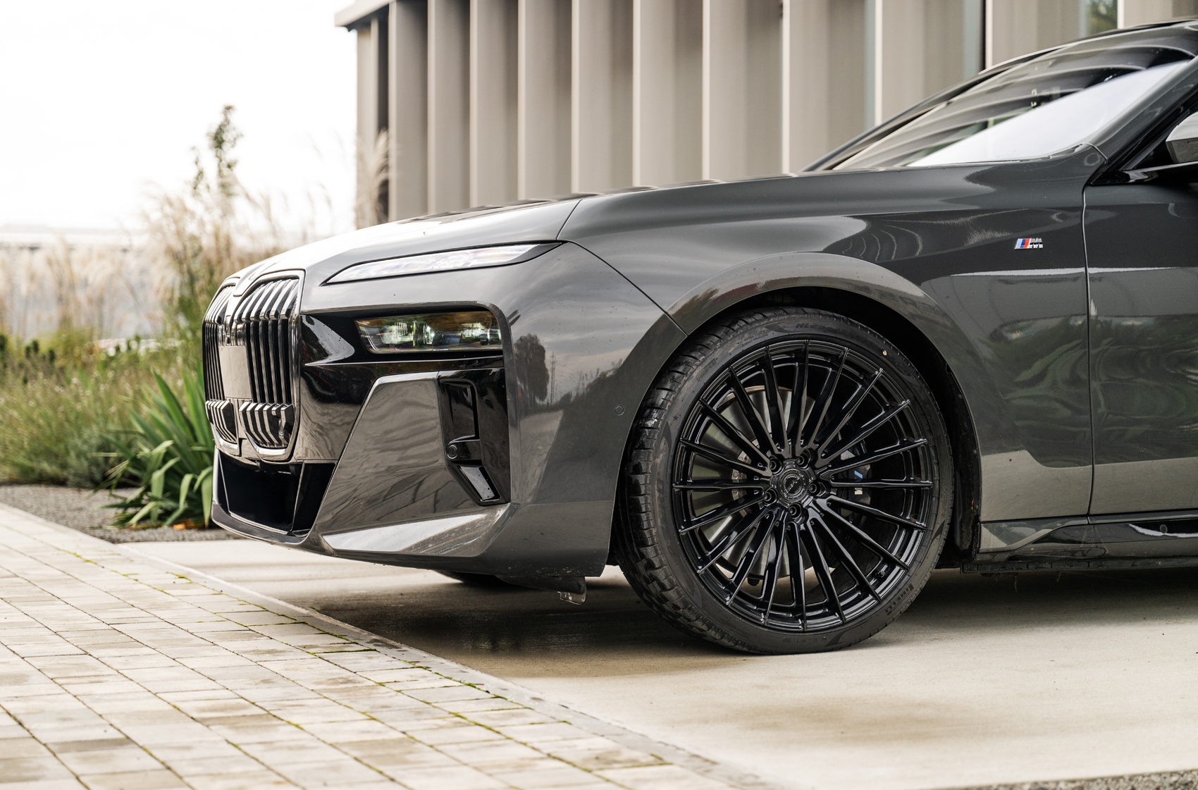 BMW i7