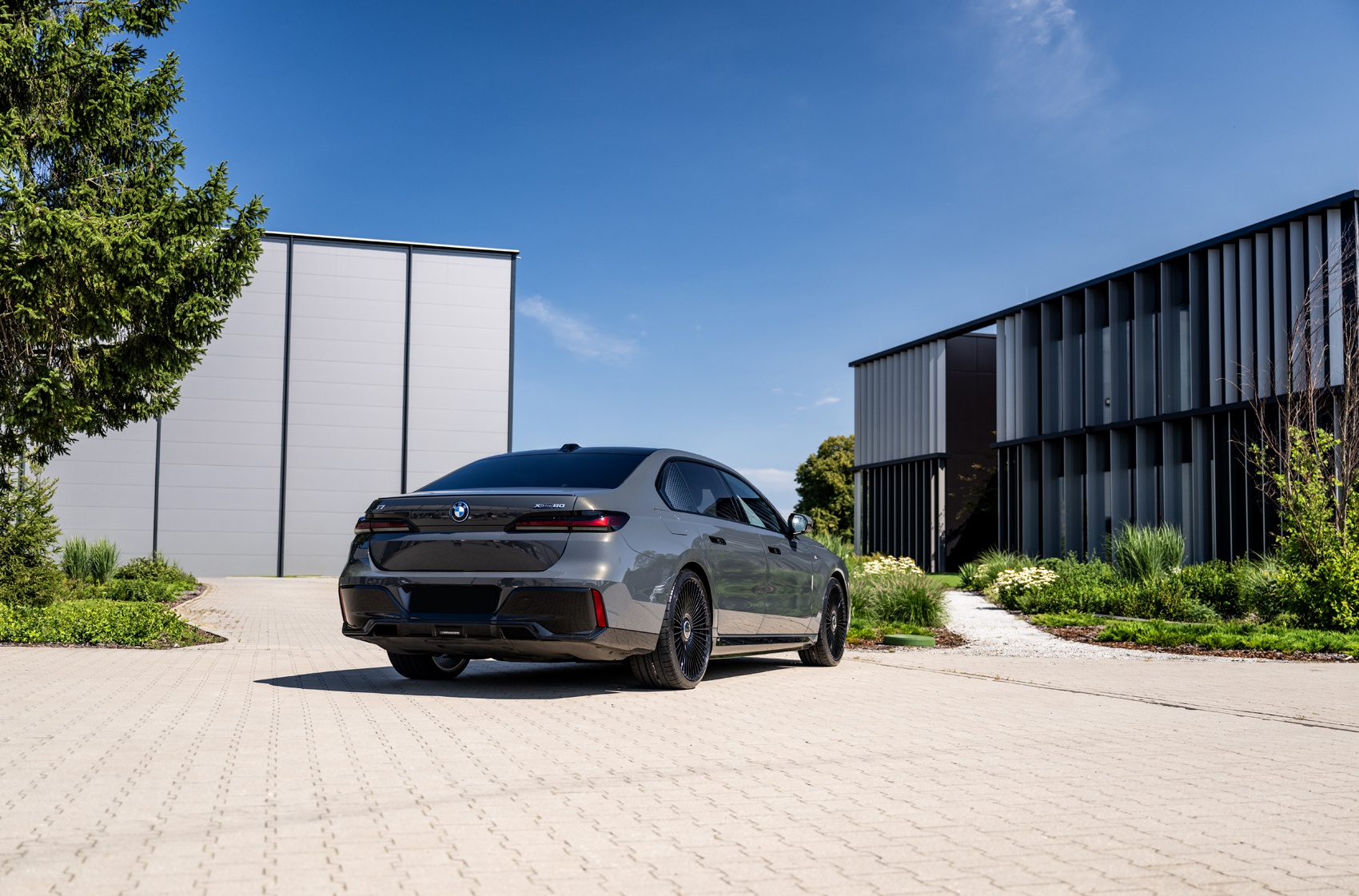 BMW i7