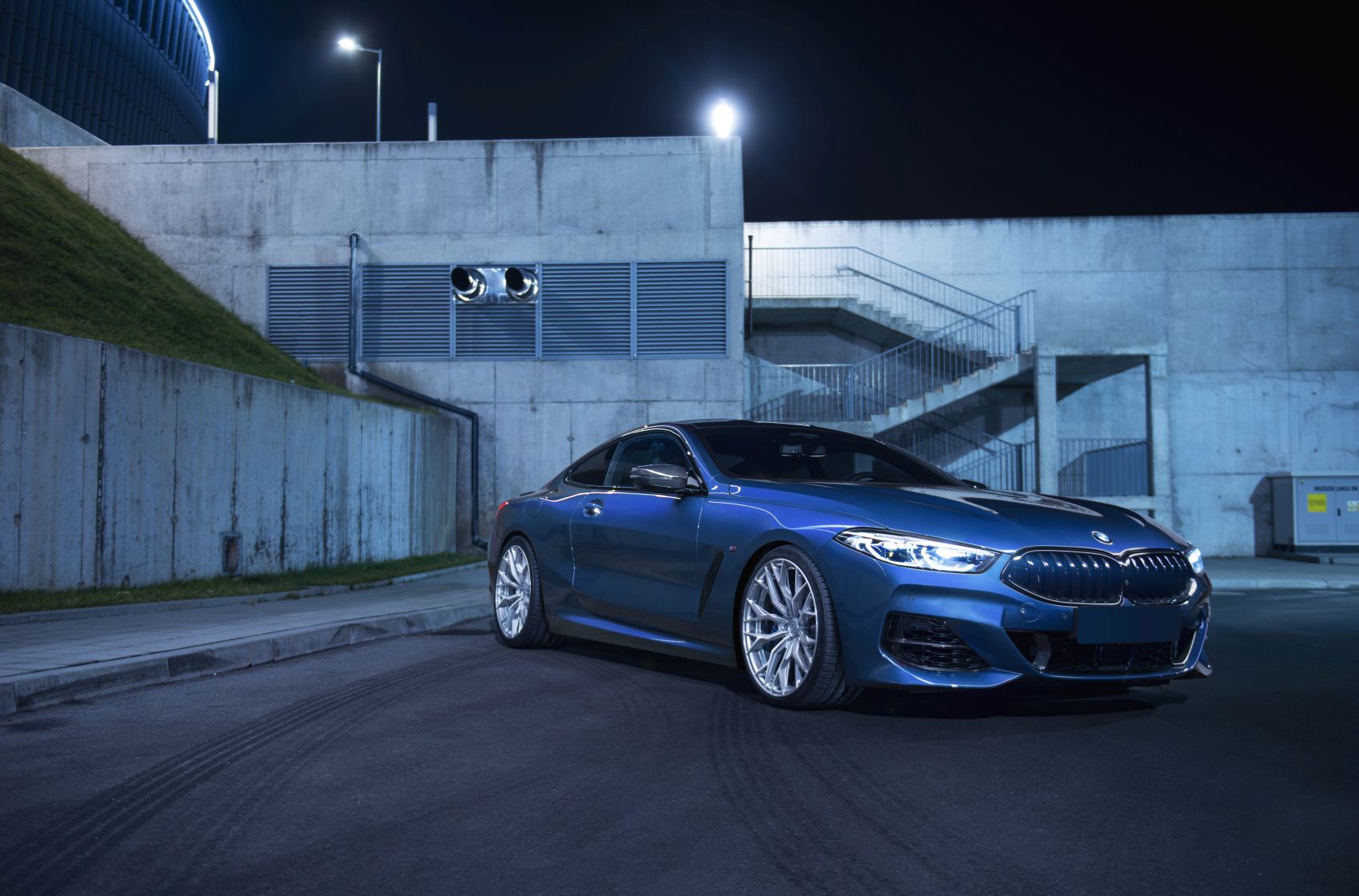 BMW 8 Series / M8