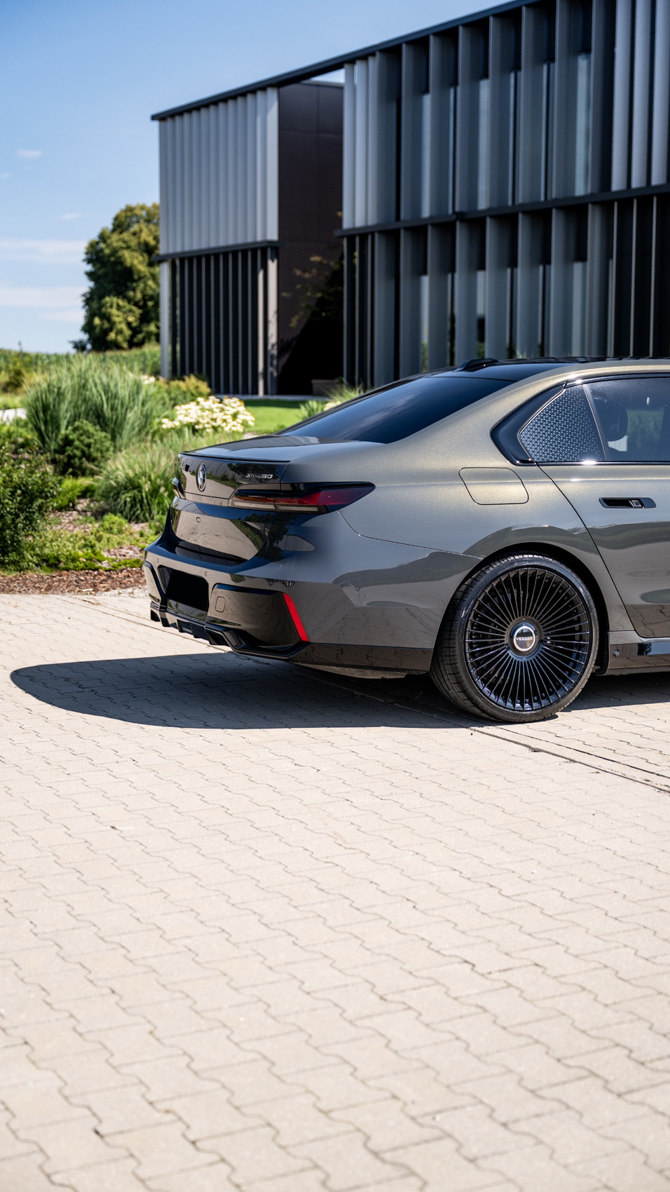 BMW i7