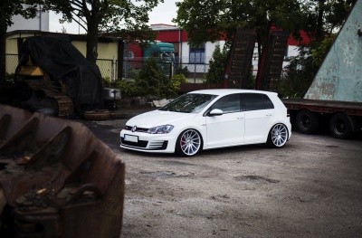 Volkswagen Golf / R / GTI
