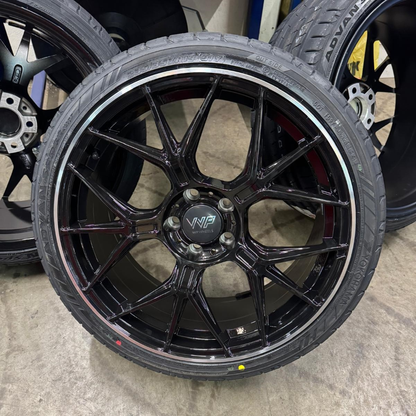 WP Wheels 470 19x8.5 ET35 5x112 Glanz-Schwarz Randpoliert
