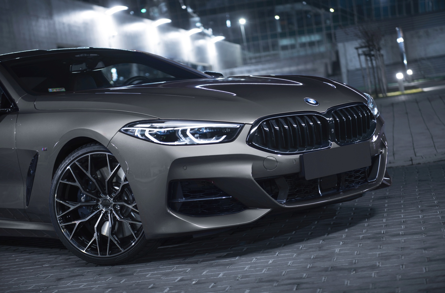 BMW 8 Series / M8