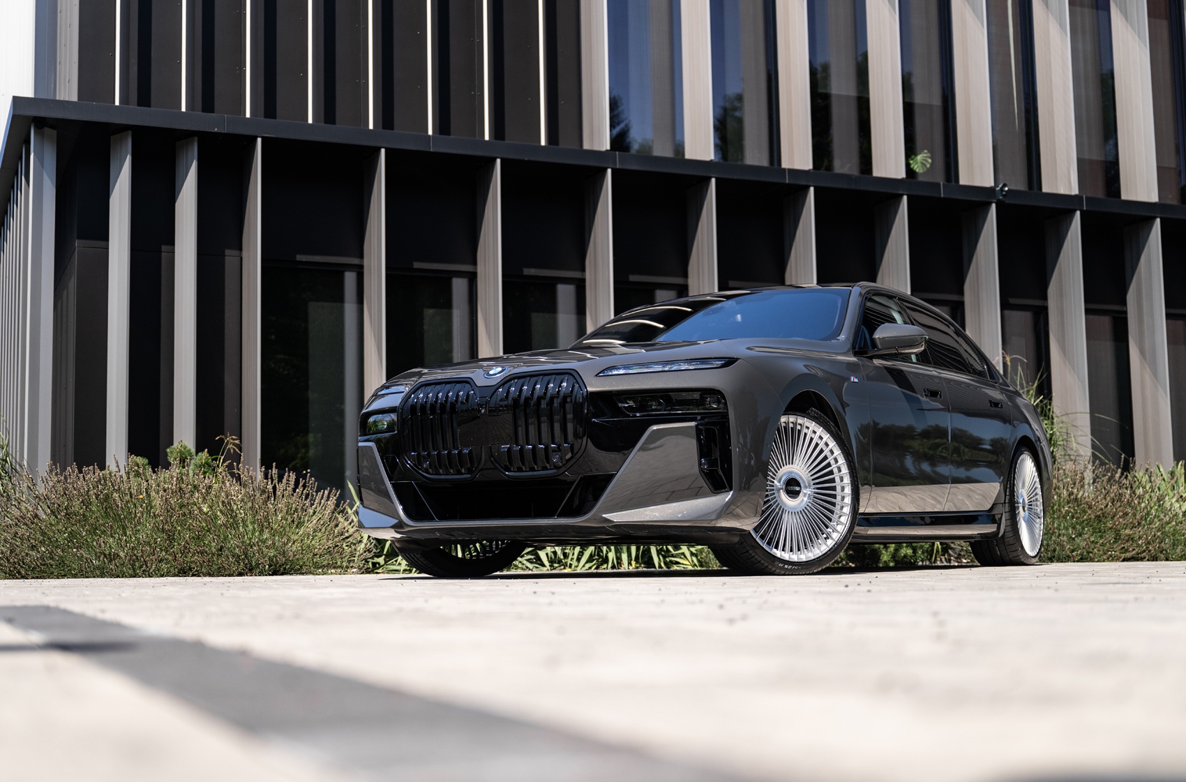BMW i7