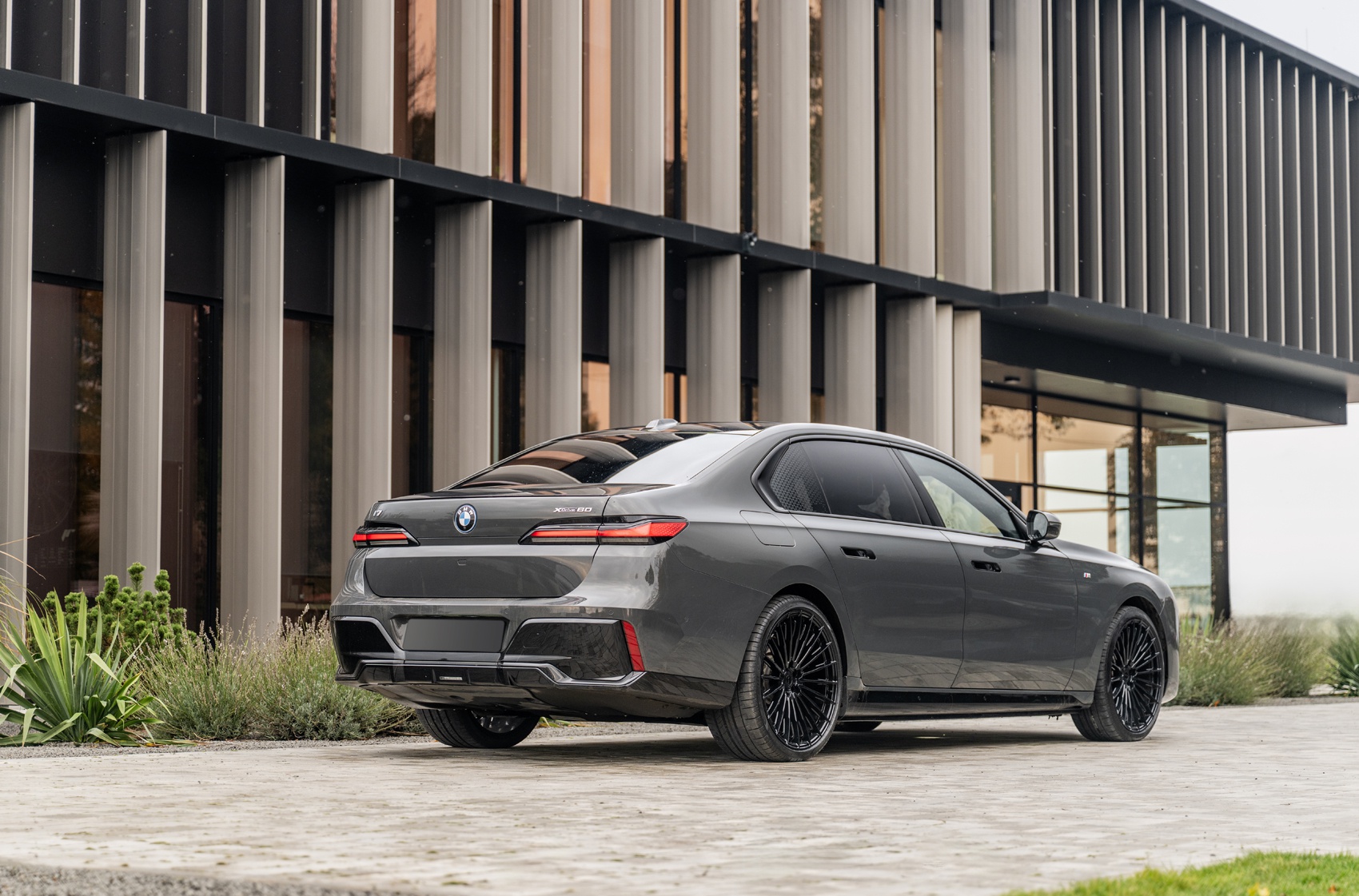 BMW i7