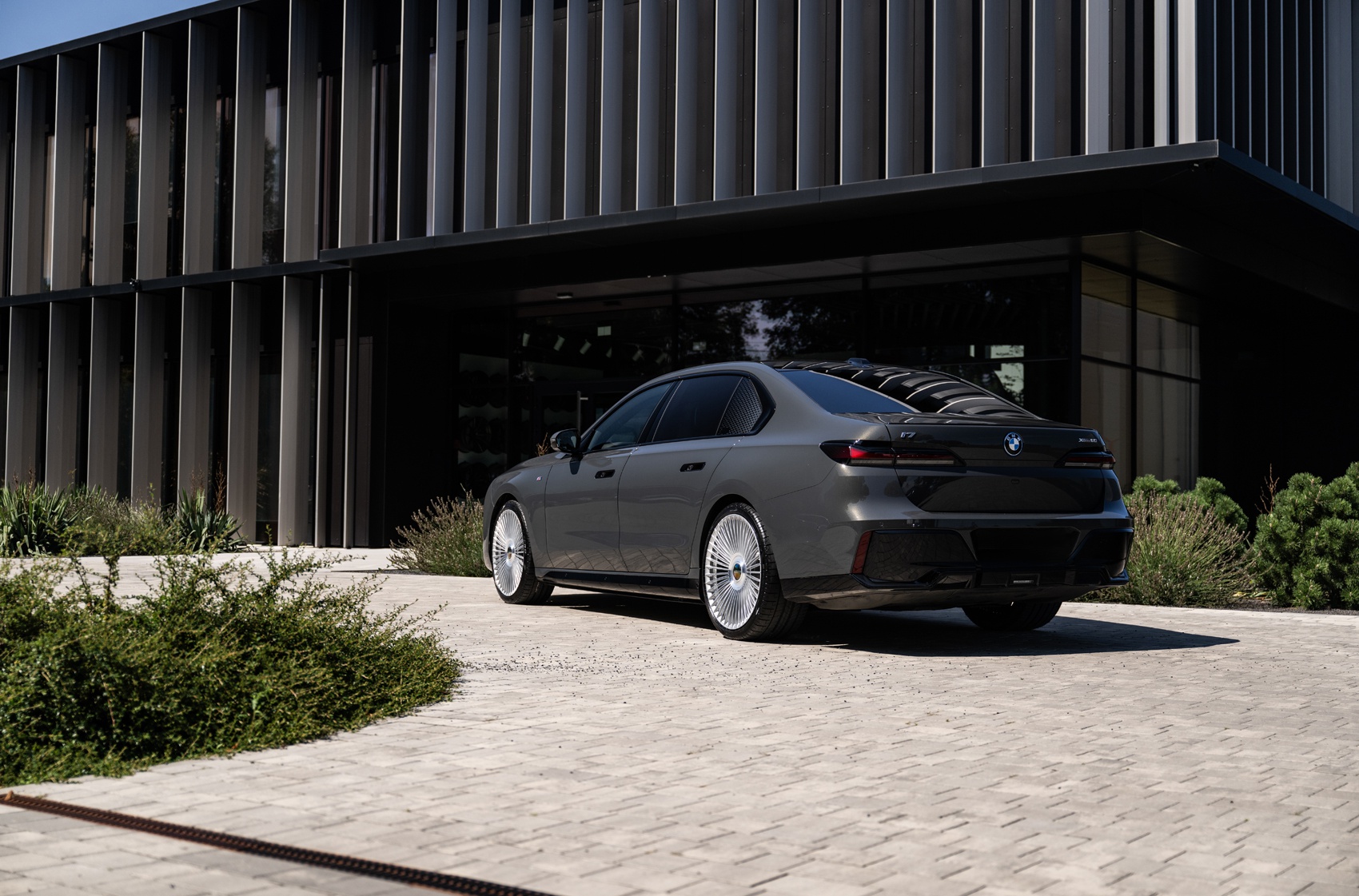 BMW i7
