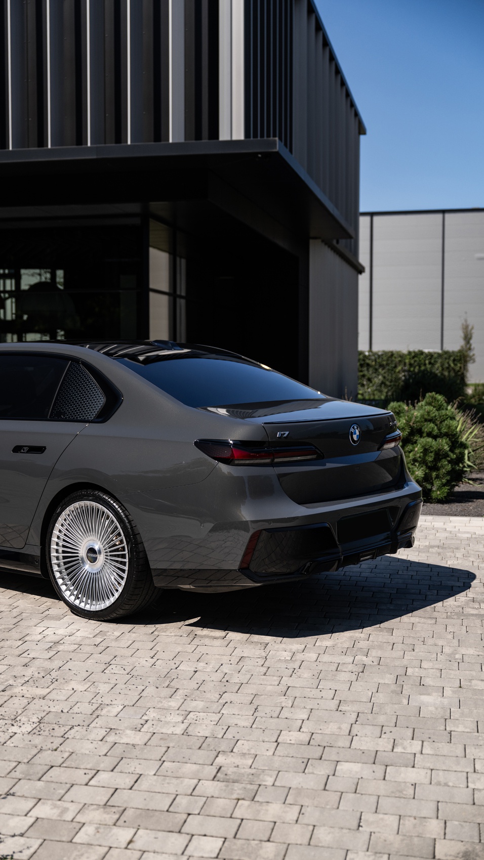 BMW i7