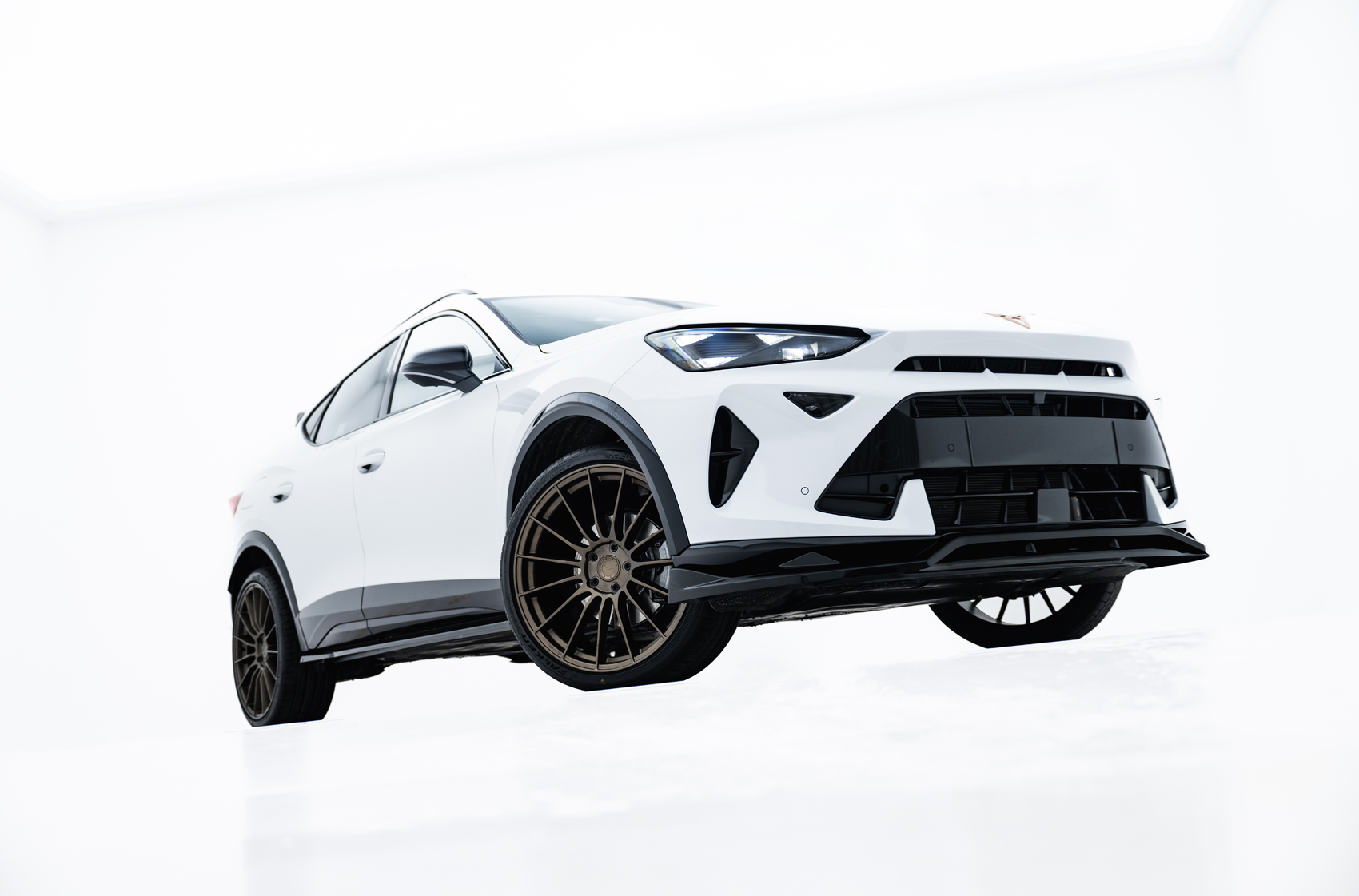 japan-racing-sl05-2234-01