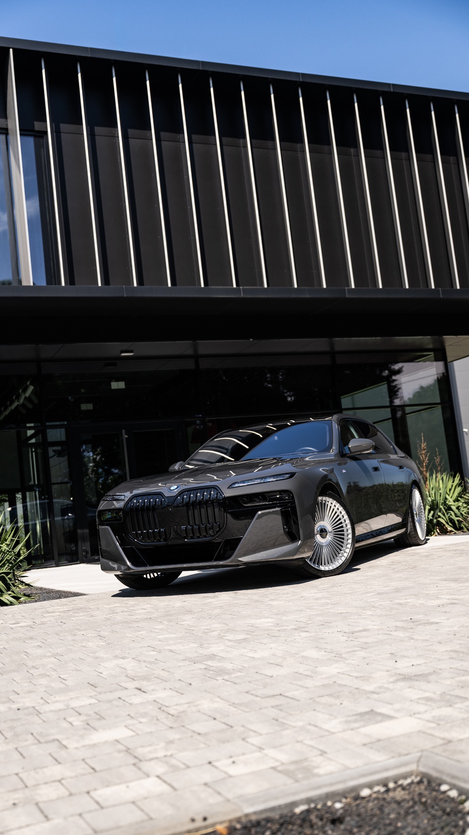 BMW i7