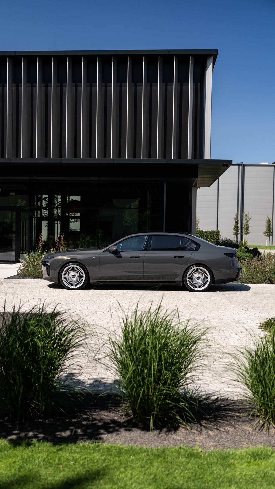 BMW i7