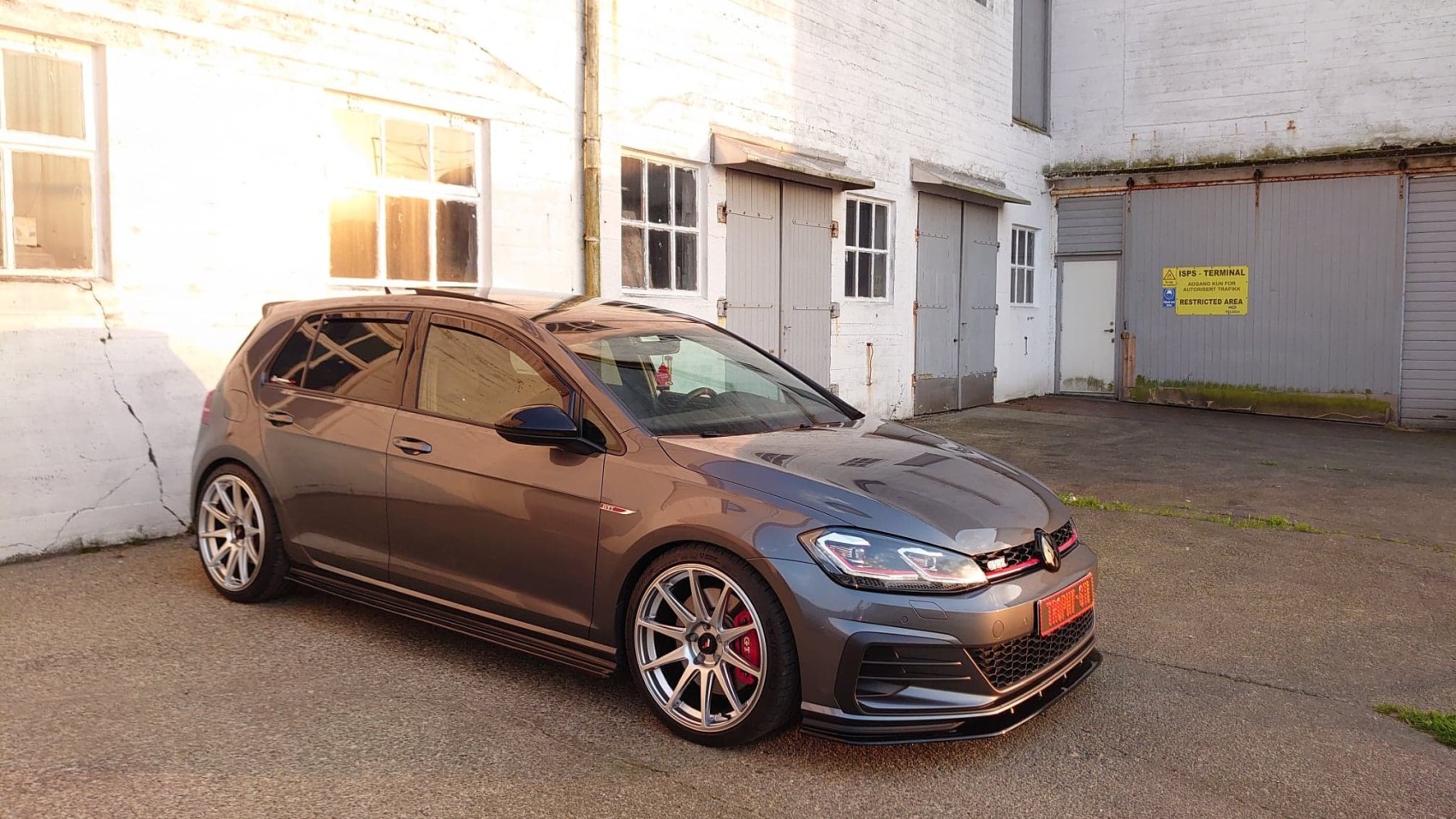 Volkswagen Golf / R / GTI